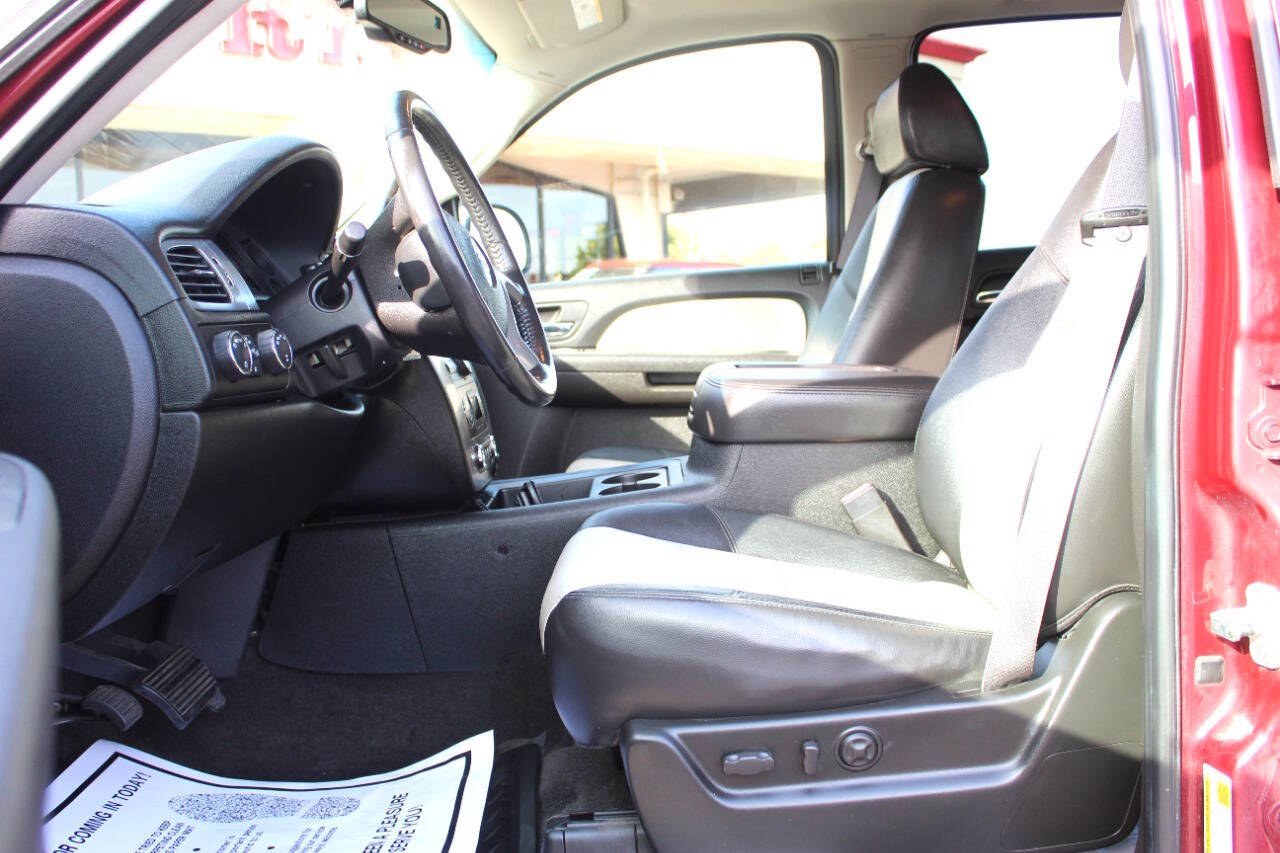 2008 Maroon Chevrolet Avalanche LS 4WD (3GNFK12398G) with an Vortec 5.3L Flex Fuel V8 310hp 335ft. lbs. 5.3L V8 engine, Automatic 4-Speed transmission, located at 4301 NW 39th , Oklahoma City, OK, 73112, (405) 949-5600, 35.512135, -97.598671 - Hablamos espanol. SPEND SMART --- BUY FROM SUPER SPORTS. ALL PRICES, DOWN PAYMENTS, PAYMENTS, AND FINANCE TERMS ARE NEGOTIABLE AT THE TIME OF APPROVAL. WE WILL WORK WITH YOU TO FIT YOUR BUDGET. WE WILL EVEN LOWER AND ADJUST THE NUMBERS TO HELP MAKE THE VEHICLE MORE AFFORDABLE FOR YOU.- Photo#15