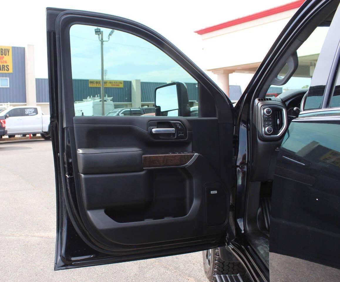 2021 Black GMC Sierra 2500HD Denali Crew Cab 4WD (1GT49REY0MF) with an Duramax 6.6L Biodiesel Turbo V8 445hp 910ft. lbs. 6.6L V8 engine, Automatic 10-Speed transmission, located at 4301 NW 39th , Oklahoma City, OK, 73112, (405) 949-5600, 35.512135, -97.598671 - Hablamos espanol. SPEND SMART --- BUY FROM SUPER SPORTS. ALL PRICES, DOWN PAYMENTS, PAYMENTS, AND FINANCE TERMS ARE NEGOTIABLE AT THE TIME OF APPROVAL. WE WILL WORK WITH YOU TO FIT YOUR BUDGET. WE WILL EVEN LOWER AND ADJUST THE NUMBERS TO HELP MAKE THE VE HICLE MORE AFFORDABLE FOR YOU.- Photo#22