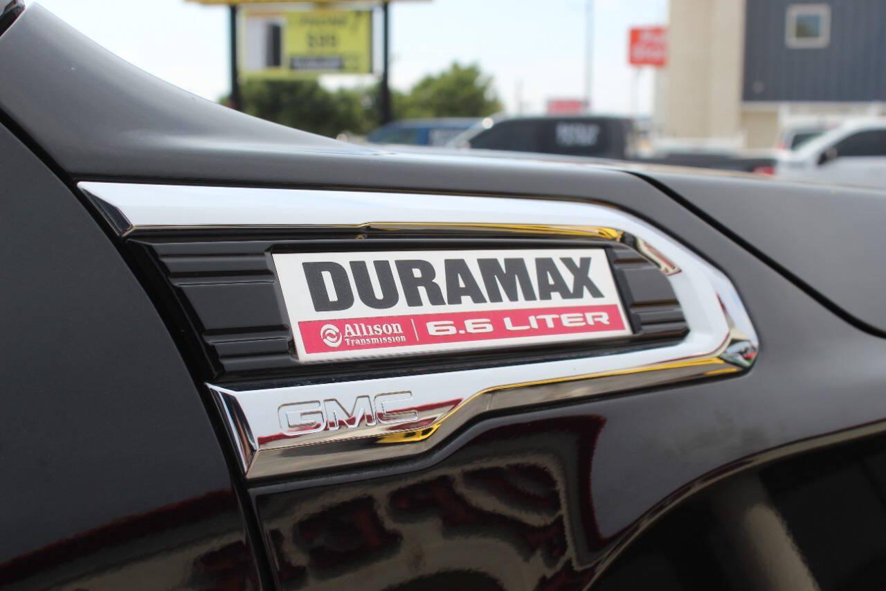2021 Black GMC Sierra 2500HD Denali Crew Cab 4WD (1GT49REY0MF) with an Duramax 6.6L Biodiesel Turbo V8 445hp 910ft. lbs. 6.6L V8 engine, Automatic 10-Speed transmission, located at 4301 NW 39th , Oklahoma City, OK, 73112, (405) 949-5600, 35.512135, -97.598671 - Hablamos espanol. SPEND SMART --- BUY FROM SUPER SPORTS. ALL PRICES, DOWN PAYMENTS, PAYMENTS, AND FINANCE TERMS ARE NEGOTIABLE AT THE TIME OF APPROVAL. WE WILL WORK WITH YOU TO FIT YOUR BUDGET. WE WILL EVEN LOWER AND ADJUST THE NUMBERS TO HELP MAKE THE VE HICLE MORE AFFORDABLE FOR YOU.- Photo#30