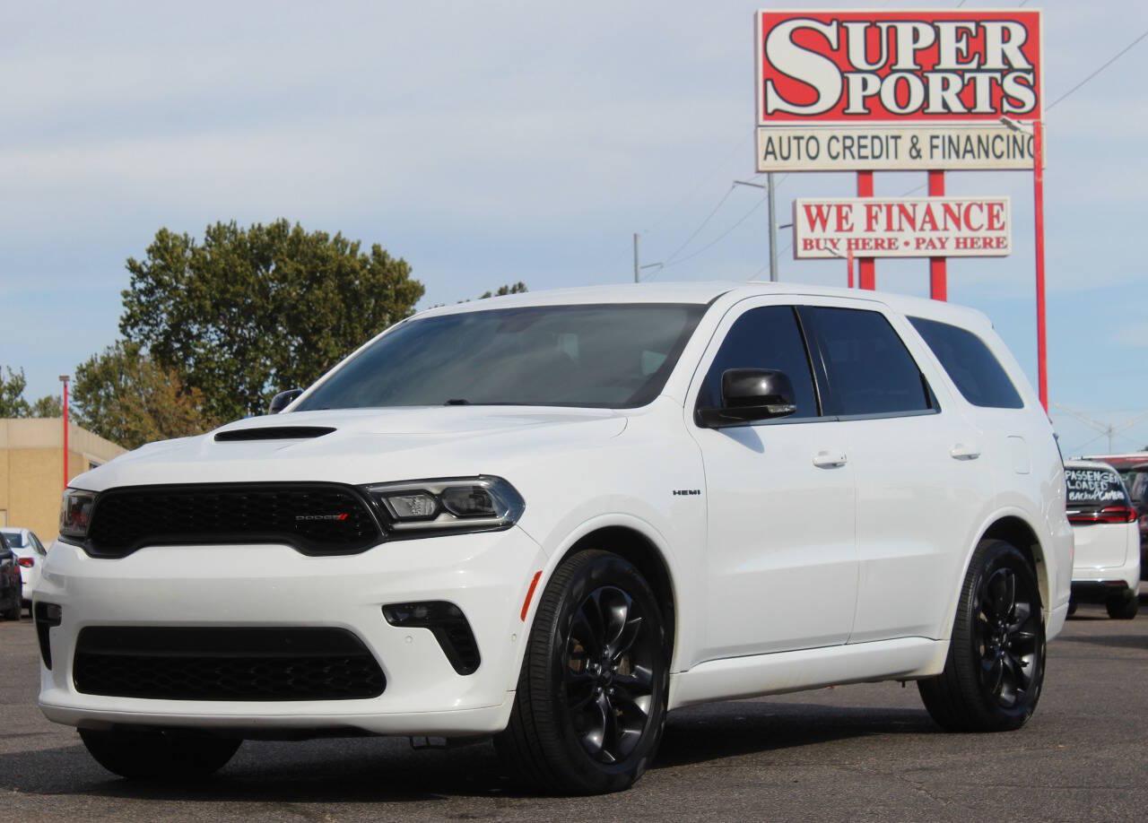 2022 White Dodge Durango R/T AWD (1C4SDJCT0NC) with an HEMI 5.7L V8 360hp 390ft. lbs. 5.7L V8 engine, Automatic 8-Speed transmission, located at 4301 NW 39th , Oklahoma City, OK, 73112, (405) 949-5600, 35.512135, -97.598671 - Hablamos espanol. SPEND SMART --- BUY FROM SUPER SPORTS. ALL PRICES, DOWN PAYMENTS, PAYMENTS, AND FINANCE TERMS ARE NEGOTIABLE AT THE TIME OF APPROVAL. WE WILL WORK WITH YOU TO FIT YOUR BUDGET. WE WILL EVEN LOWER AND ADJUST THE NUMBERS TO HELP MAKE THE VEHICLE MORE AFFORDABLE FOR YOU.- Photo#6