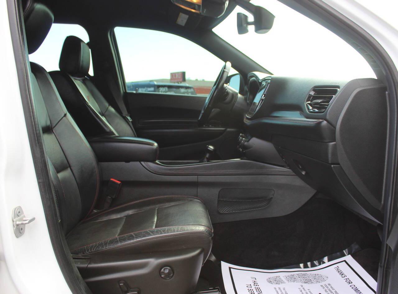 2022 White Dodge Durango R/T AWD (1C4SDJCT0NC) with an HEMI 5.7L V8 360hp 390ft. lbs. 5.7L V8 engine, Automatic 8-Speed transmission, located at 4301 NW 39th , Oklahoma City, OK, 73112, (405) 949-5600, 35.512135, -97.598671 - Hablamos espanol. SPEND SMART --- BUY FROM SUPER SPORTS. ALL PRICES, DOWN PAYMENTS, PAYMENTS, AND FINANCE TERMS ARE NEGOTIABLE AT THE TIME OF APPROVAL. WE WILL WORK WITH YOU TO FIT YOUR BUDGET. WE WILL EVEN LOWER AND ADJUST THE NUMBERS TO HELP MAKE THE VEHICLE MORE AFFORDABLE FOR YOU.- Photo#8