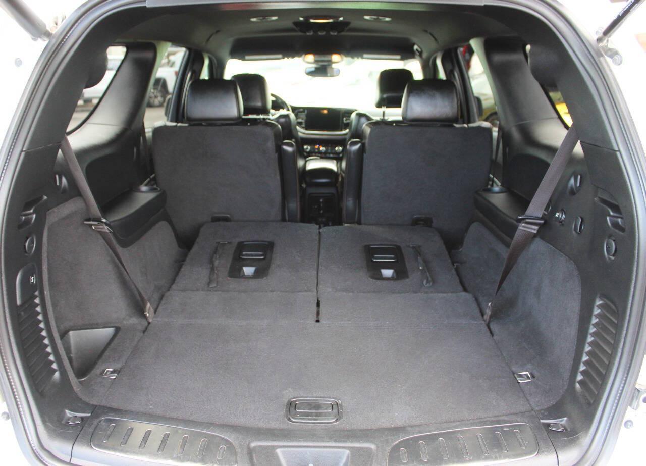 2022 White Dodge Durango R/T AWD (1C4SDJCT0NC) with an HEMI 5.7L V8 360hp 390ft. lbs. 5.7L V8 engine, Automatic 8-Speed transmission, located at 4301 NW 39th , Oklahoma City, OK, 73112, (405) 949-5600, 35.512135, -97.598671 - Hablamos espanol. SPEND SMART --- BUY FROM SUPER SPORTS. ALL PRICES, DOWN PAYMENTS, PAYMENTS, AND FINANCE TERMS ARE NEGOTIABLE AT THE TIME OF APPROVAL. WE WILL WORK WITH YOU TO FIT YOUR BUDGET. WE WILL EVEN LOWER AND ADJUST THE NUMBERS TO HELP MAKE THE VEHICLE MORE AFFORDABLE FOR YOU.- Photo#14