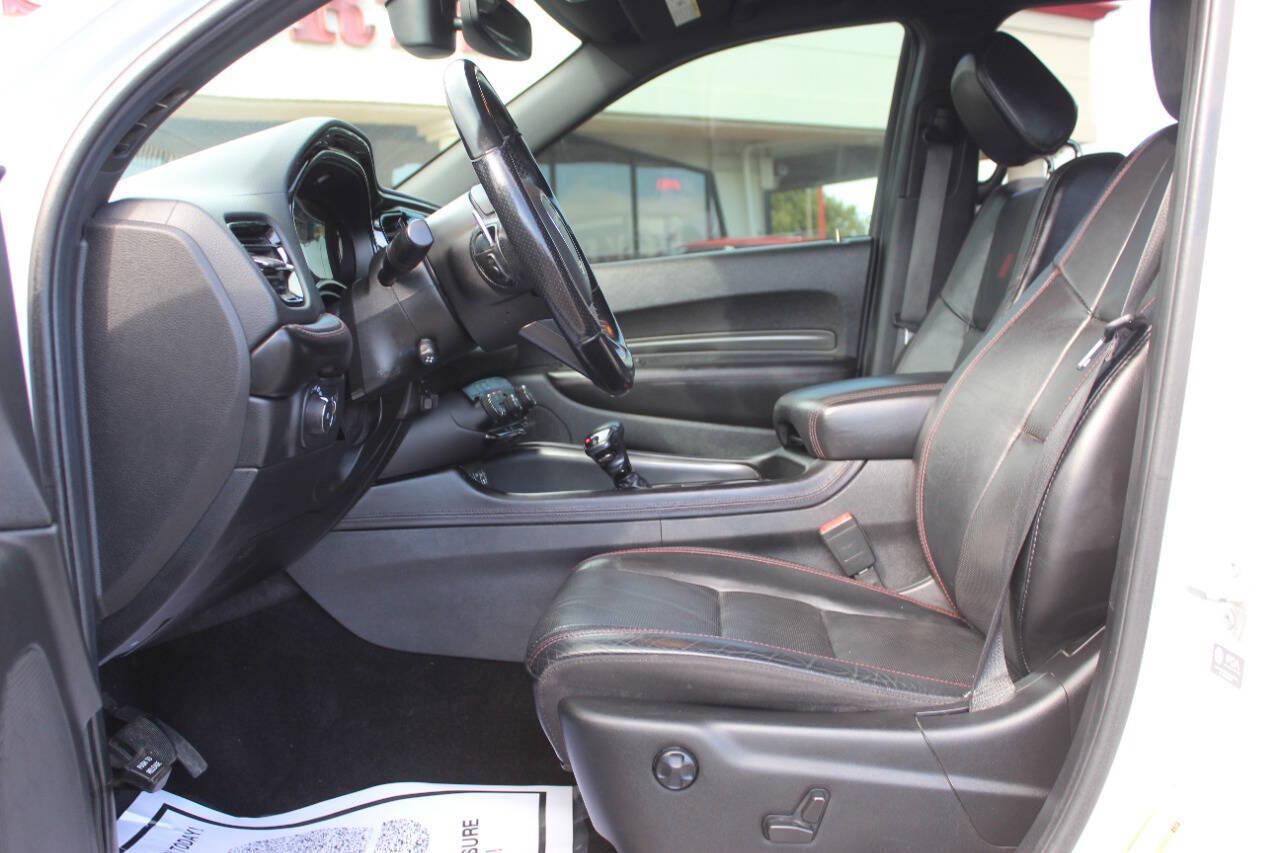 2022 White Dodge Durango R/T AWD (1C4SDJCT0NC) with an HEMI 5.7L V8 360hp 390ft. lbs. 5.7L V8 engine, Automatic 8-Speed transmission, located at 4301 NW 39th , Oklahoma City, OK, 73112, (405) 949-5600, 35.512135, -97.598671 - Hablamos espanol. SPEND SMART --- BUY FROM SUPER SPORTS. ALL PRICES, DOWN PAYMENTS, PAYMENTS, AND FINANCE TERMS ARE NEGOTIABLE AT THE TIME OF APPROVAL. WE WILL WORK WITH YOU TO FIT YOUR BUDGET. WE WILL EVEN LOWER AND ADJUST THE NUMBERS TO HELP MAKE THE VEHICLE MORE AFFORDABLE FOR YOU.- Photo#19