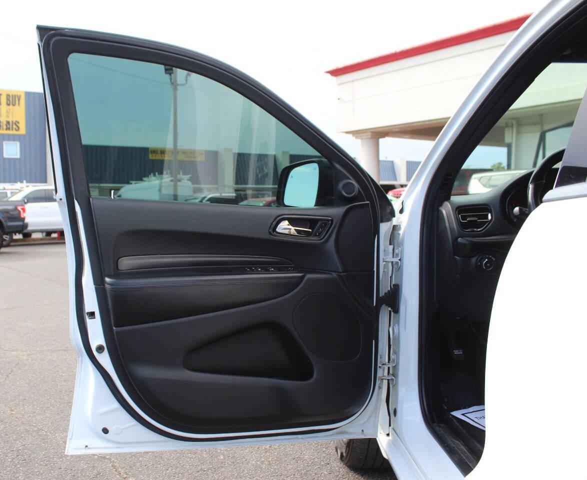 2022 White Dodge Durango R/T AWD (1C4SDJCT0NC) with an HEMI 5.7L V8 360hp 390ft. lbs. 5.7L V8 engine, Automatic 8-Speed transmission, located at 4301 NW 39th , Oklahoma City, OK, 73112, (405) 949-5600, 35.512135, -97.598671 - Hablamos espanol. SPEND SMART --- BUY FROM SUPER SPORTS. ALL PRICES, DOWN PAYMENTS, PAYMENTS, AND FINANCE TERMS ARE NEGOTIABLE AT THE TIME OF APPROVAL. WE WILL WORK WITH YOU TO FIT YOUR BUDGET. WE WILL EVEN LOWER AND ADJUST THE NUMBERS TO HELP MAKE THE VEHICLE MORE AFFORDABLE FOR YOU.- Photo#20