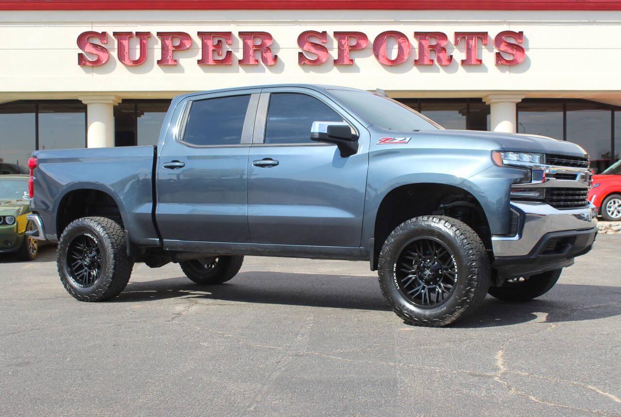 2020 Gray Chevrolet Silverado 1500 LT Crew Cab 4WD (3GCUYDED8LG) with an EcoTec3 5.3L V8 355hp 383ft. lbs. 5.3L V8 engine, Automatic 8-Speed transmission, located at 4301 NW 39th , Oklahoma City, OK, 73112, (405) 949-5600, 35.512135, -97.598671 - Hablamos espanol. SPEND SMART --- BUY FROM SUPER SPORTS. ALL PRICES, DOWN PAYMENTS, PAYMENTS, AND FINANCE TERMS ARE NEGOTIABLE AT THE TIME OF APPROVAL. WE WILL WORK WITH YOU TO FIT YOUR BUDGET. WE WILL EVEN LOWER AND ADJUST THE NUMBERS TO HELP MAKE THE VE HICLE MORE AFFORDABLE FOR YOU.- Photo#2
