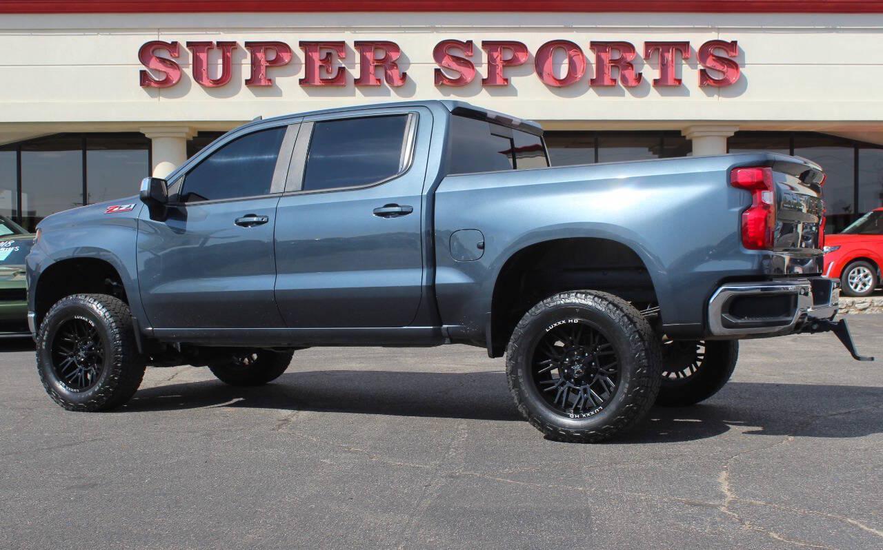 2020 Gray Chevrolet Silverado 1500 LT Crew Cab 4WD (3GCUYDED8LG) with an EcoTec3 5.3L V8 355hp 383ft. lbs. 5.3L V8 engine, Automatic 8-Speed transmission, located at 4301 NW 39th , Oklahoma City, OK, 73112, (405) 949-5600, 35.512135, -97.598671 - Hablamos espanol. SPEND SMART --- BUY FROM SUPER SPORTS. ALL PRICES, DOWN PAYMENTS, PAYMENTS, AND FINANCE TERMS ARE NEGOTIABLE AT THE TIME OF APPROVAL. WE WILL WORK WITH YOU TO FIT YOUR BUDGET. WE WILL EVEN LOWER AND ADJUST THE NUMBERS TO HELP MAKE THE VE HICLE MORE AFFORDABLE FOR YOU.- Photo#6