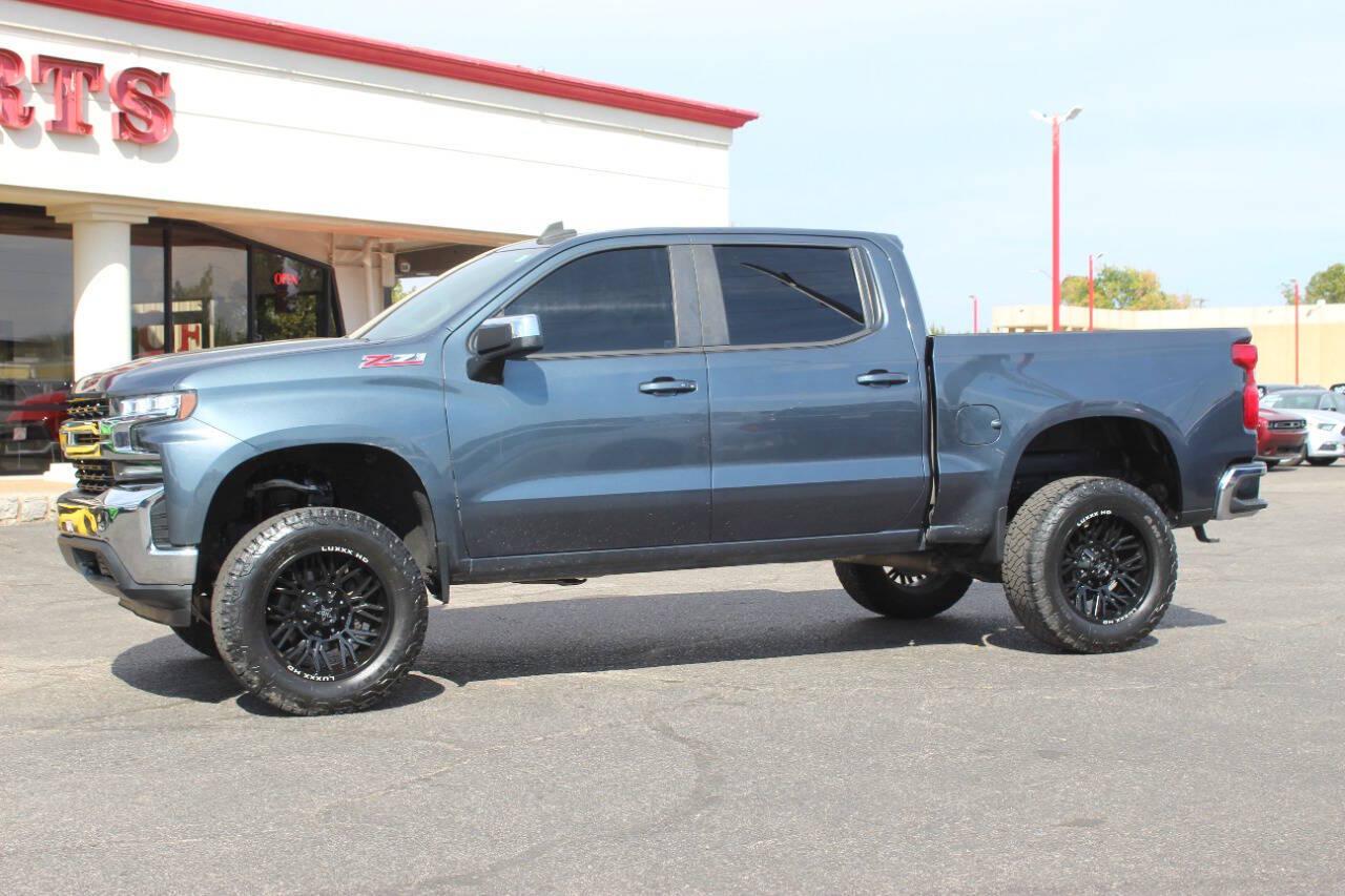 2020 Gray Chevrolet Silverado 1500 LT Crew Cab 4WD (3GCUYDED8LG) with an EcoTec3 5.3L V8 355hp 383ft. lbs. 5.3L V8 engine, Automatic 8-Speed transmission, located at 4301 NW 39th , Oklahoma City, OK, 73112, (405) 949-5600, 35.512135, -97.598671 - Hablamos espanol. SPEND SMART --- BUY FROM SUPER SPORTS. ALL PRICES, DOWN PAYMENTS, PAYMENTS, AND FINANCE TERMS ARE NEGOTIABLE AT THE TIME OF APPROVAL. WE WILL WORK WITH YOU TO FIT YOUR BUDGET. WE WILL EVEN LOWER AND ADJUST THE NUMBERS TO HELP MAKE THE VE HICLE MORE AFFORDABLE FOR YOU.- Photo#7