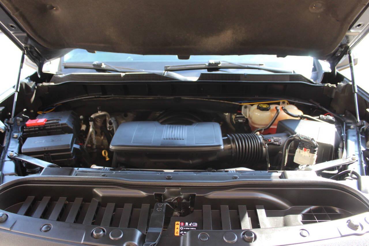 2020 Gray Chevrolet Silverado 1500 LT Crew Cab 4WD (3GCUYDED8LG) with an EcoTec3 5.3L V8 355hp 383ft. lbs. 5.3L V8 engine, Automatic 8-Speed transmission, located at 4301 NW 39th , Oklahoma City, OK, 73112, (405) 949-5600, 35.512135, -97.598671 - Hablamos espanol. SPEND SMART --- BUY FROM SUPER SPORTS. ALL PRICES, DOWN PAYMENTS, PAYMENTS, AND FINANCE TERMS ARE NEGOTIABLE AT THE TIME OF APPROVAL. WE WILL WORK WITH YOU TO FIT YOUR BUDGET. WE WILL EVEN LOWER AND ADJUST THE NUMBERS TO HELP MAKE THE VE HICLE MORE AFFORDABLE FOR YOU.- Photo#9