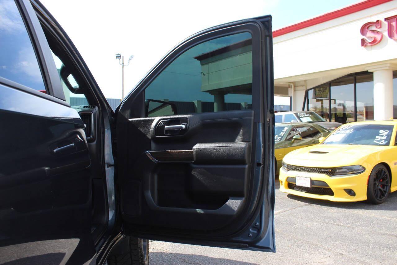 2020 Gray Chevrolet Silverado 1500 LT Crew Cab 4WD (3GCUYDED8LG) with an EcoTec3 5.3L V8 355hp 383ft. lbs. 5.3L V8 engine, Automatic 8-Speed transmission, located at 4301 NW 39th , Oklahoma City, OK, 73112, (405) 949-5600, 35.512135, -97.598671 - Hablamos espanol. SPEND SMART --- BUY FROM SUPER SPORTS. ALL PRICES, DOWN PAYMENTS, PAYMENTS, AND FINANCE TERMS ARE NEGOTIABLE AT THE TIME OF APPROVAL. WE WILL WORK WITH YOU TO FIT YOUR BUDGET. WE WILL EVEN LOWER AND ADJUST THE NUMBERS TO HELP MAKE THE VE HICLE MORE AFFORDABLE FOR YOU.- Photo#11