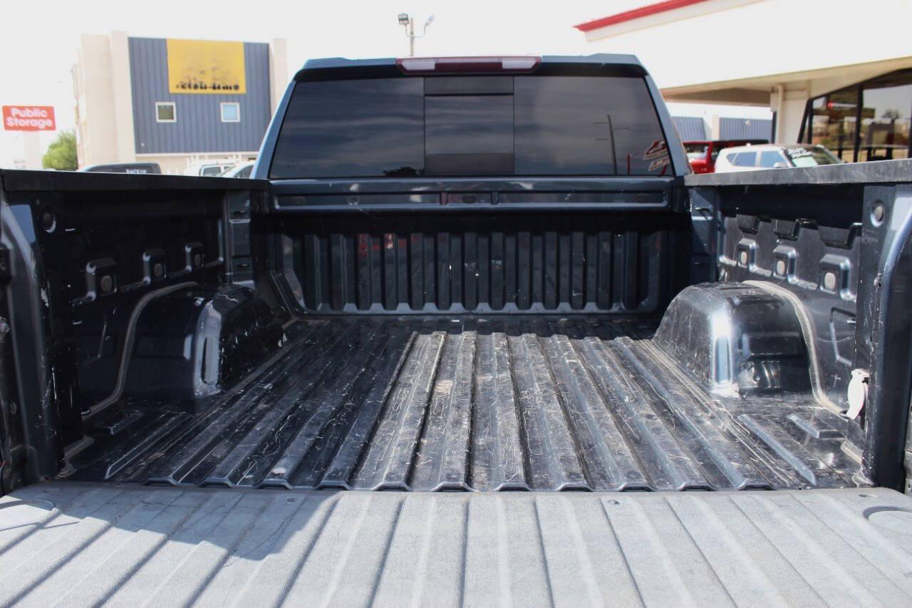 2020 Gray Chevrolet Silverado 1500 LT Crew Cab 4WD (3GCUYDED8LG) with an EcoTec3 5.3L V8 355hp 383ft. lbs. 5.3L V8 engine, Automatic 8-Speed transmission, located at 4301 NW 39th , Oklahoma City, OK, 73112, (405) 949-5600, 35.512135, -97.598671 - Hablamos espanol. SPEND SMART --- BUY FROM SUPER SPORTS. ALL PRICES, DOWN PAYMENTS, PAYMENTS, AND FINANCE TERMS ARE NEGOTIABLE AT THE TIME OF APPROVAL. WE WILL WORK WITH YOU TO FIT YOUR BUDGET. WE WILL EVEN LOWER AND ADJUST THE NUMBERS TO HELP MAKE THE VE HICLE MORE AFFORDABLE FOR YOU.- Photo#14