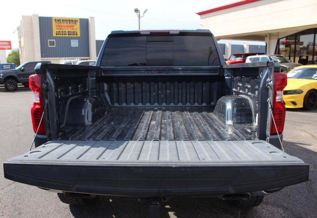 2020 Gray Chevrolet Silverado 1500 LT Crew Cab 4WD (3GCUYDED8LG) with an EcoTec3 5.3L V8 355hp 383ft. lbs. 5.3L V8 engine, Automatic 8-Speed transmission, located at 4301 NW 39th , Oklahoma City, OK, 73112, (405) 949-5600, 35.512135, -97.598671 - Hablamos espanol. SPEND SMART --- BUY FROM SUPER SPORTS. ALL PRICES, DOWN PAYMENTS, PAYMENTS, AND FINANCE TERMS ARE NEGOTIABLE AT THE TIME OF APPROVAL. WE WILL WORK WITH YOU TO FIT YOUR BUDGET. WE WILL EVEN LOWER AND ADJUST THE NUMBERS TO HELP MAKE THE VE HICLE MORE AFFORDABLE FOR YOU.- Photo#15