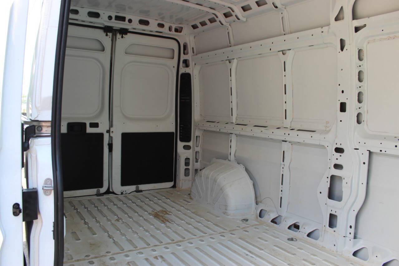 2025 White RAM ProMaster 2500 High Roof 159-in. WB (3C6LRVDGXSE) with an Pentastar 3.6L V6 276hp 250ft. lbs. 3.6L V6 engine, Automatic 9-Speed transmission, located at 4301 NW 39th , Oklahoma City, OK, 73112, (405) 949-5600, 35.512135, -97.598671 - Hablamos espanol. SPEND SMART --- BUY FROM SUPER SPORTS. ALL PRICES, DOWN PAYMENTS, PAYMENTS, AND FINANCE TERMS ARE NEGOTIABLE AT THE TIME OF APPROVAL. WE WILL WORK WITH YOU TO FIT YOUR BUDGET. WE WILL EVEN LOWER AND ADJUST THE NUMBERS TO HELP MAKE THE VEHICLE MORE AFFORDABLE FOR YOU.- Photo#10
