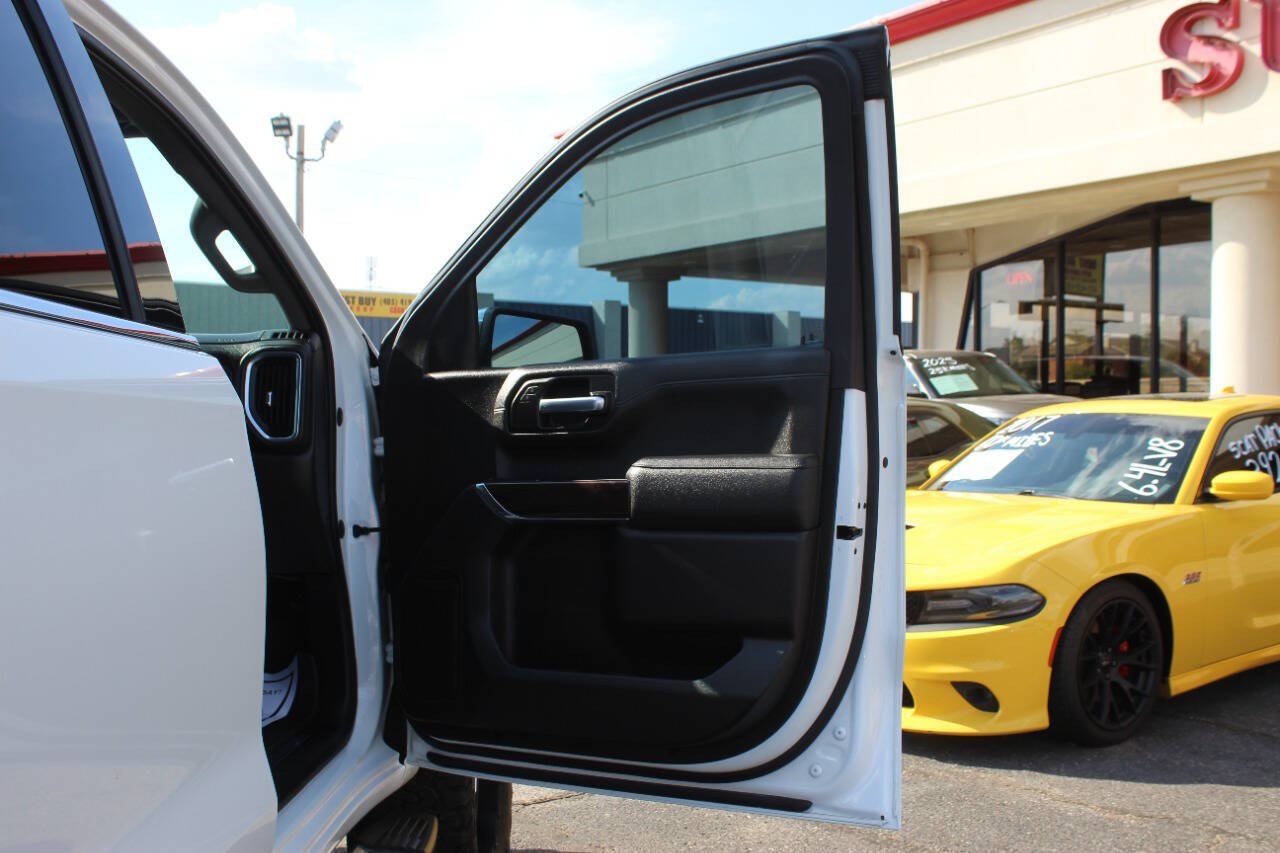 2022 White GMC Sierra 1500 Limited SLT Crew Cab Short Box 4WD (3GTU9DEL8NG) with an EcoTec3 6.2L V8 420hp 460ft. lbs. 6.2L V8 engine, Automatic 10-Speed transmission, located at 4301 NW 39th , Oklahoma City, OK, 73112, (405) 949-5600, 35.512135, -97.598671- Photo#9