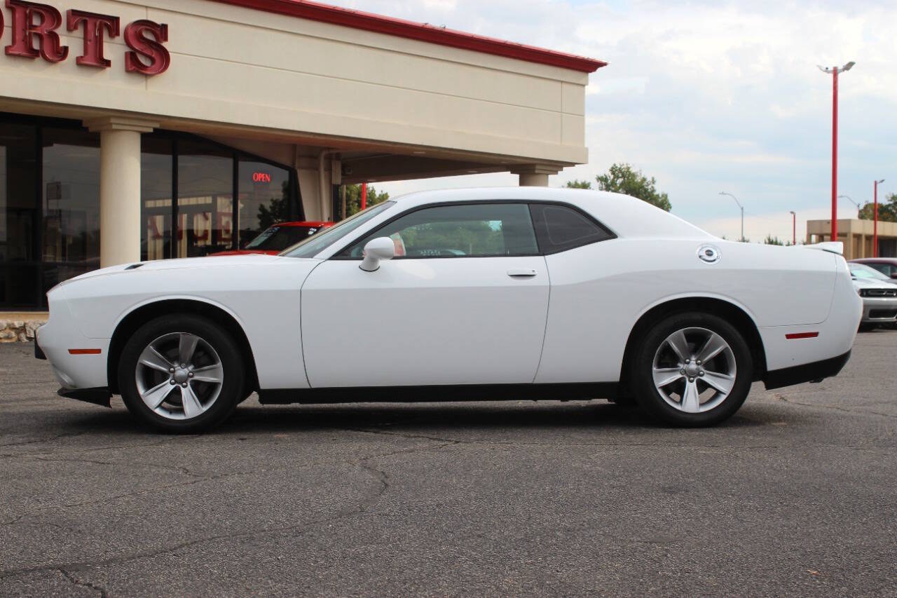 2018 White Dodge Challenger SXT (2C3CDZAGXJH) with an Pentastar 3.6L V6 305hp 268ft. lbs. 3.6L V6 engine, Automatic 8-Speed transmission, located at 4301 NW 39th , Oklahoma City, OK, 73112, (405) 949-5600, 35.512135, -97.598671 - Hablamos espanol. SPEND SMART --- BUY FROM SUPER SPORTS. ALL PRICES, DOWN PAYMENTS, PAYMENTS, AND FINANCE TERMS ARE NEGOTIABLE AT THE TIME OF APPROVAL. WE WILL WORK WITH YOU TO FIT YOUR BUDGET. WE WILL EVEN LOWER AND ADJUST THE NUMBERS TO HELP MAKE THE VEHICLE MORE AFFORDABLE FOR YOU.- Photo#6