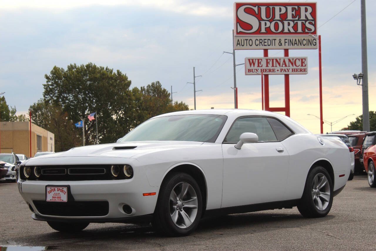 2018 White Dodge Challenger SXT (2C3CDZAGXJH) with an Pentastar 3.6L V6 305hp 268ft. lbs. 3.6L V6 engine, Automatic 8-Speed transmission, located at 4301 NW 39th , Oklahoma City, OK, 73112, (405) 949-5600, 35.512135, -97.598671 - Hablamos espanol. SPEND SMART --- BUY FROM SUPER SPORTS. ALL PRICES, DOWN PAYMENTS, PAYMENTS, AND FINANCE TERMS ARE NEGOTIABLE AT THE TIME OF APPROVAL. WE WILL WORK WITH YOU TO FIT YOUR BUDGET. WE WILL EVEN LOWER AND ADJUST THE NUMBERS TO HELP MAKE THE VEHICLE MORE AFFORDABLE FOR YOU.- Photo#7