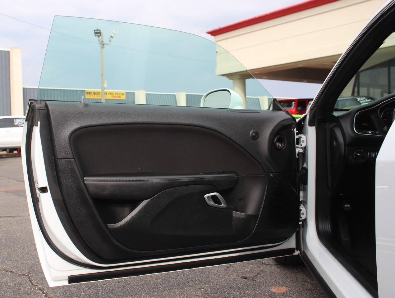 2018 White Dodge Challenger SXT (2C3CDZAGXJH) with an Pentastar 3.6L V6 305hp 268ft. lbs. 3.6L V6 engine, Automatic 8-Speed transmission, located at 4301 NW 39th , Oklahoma City, OK, 73112, (405) 949-5600, 35.512135, -97.598671 - Hablamos espanol. SPEND SMART --- BUY FROM SUPER SPORTS. ALL PRICES, DOWN PAYMENTS, PAYMENTS, AND FINANCE TERMS ARE NEGOTIABLE AT THE TIME OF APPROVAL. WE WILL WORK WITH YOU TO FIT YOUR BUDGET. WE WILL EVEN LOWER AND ADJUST THE NUMBERS TO HELP MAKE THE VEHICLE MORE AFFORDABLE FOR YOU.- Photo#8