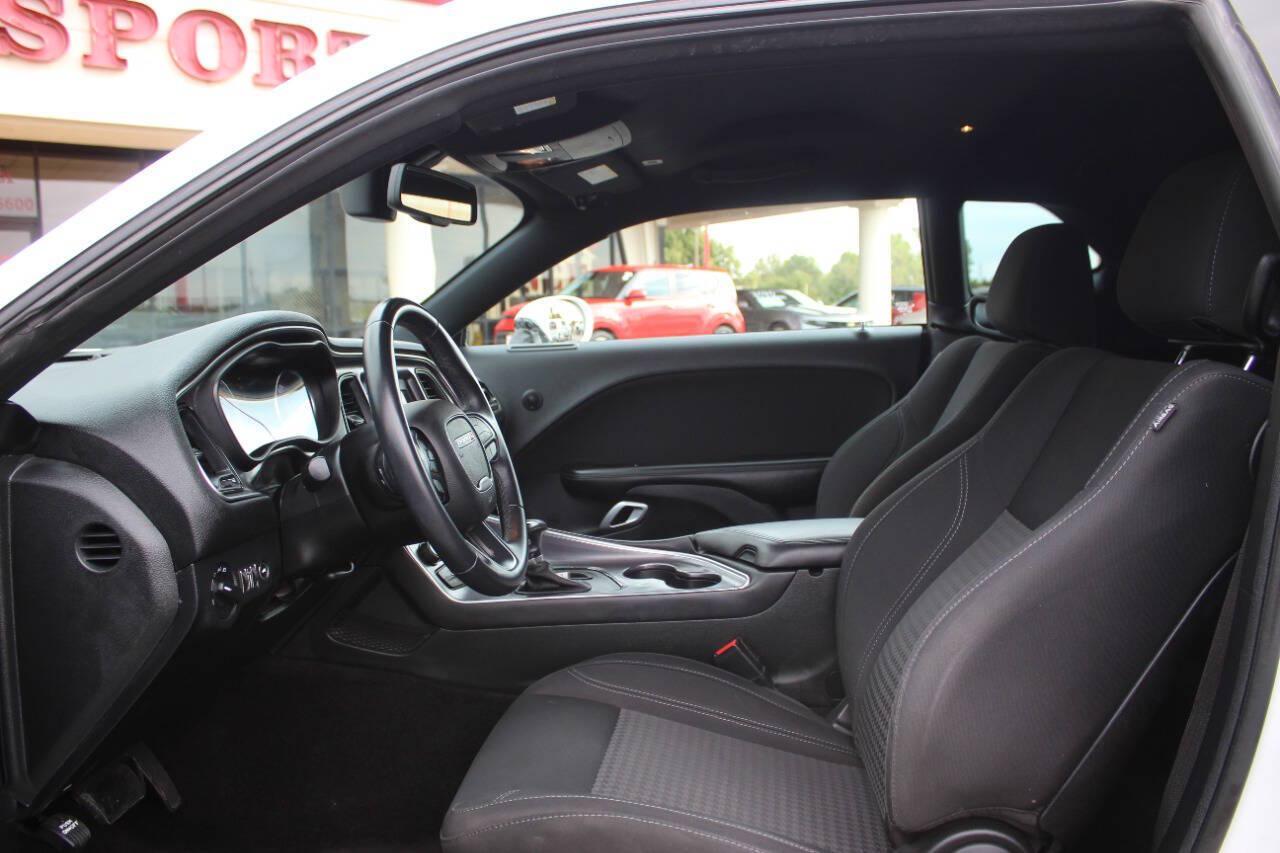 2018 White Dodge Challenger SXT (2C3CDZAGXJH) with an Pentastar 3.6L V6 305hp 268ft. lbs. 3.6L V6 engine, Automatic 8-Speed transmission, located at 4301 NW 39th , Oklahoma City, OK, 73112, (405) 949-5600, 35.512135, -97.598671 - Hablamos espanol. SPEND SMART --- BUY FROM SUPER SPORTS. ALL PRICES, DOWN PAYMENTS, PAYMENTS, AND FINANCE TERMS ARE NEGOTIABLE AT THE TIME OF APPROVAL. WE WILL WORK WITH YOU TO FIT YOUR BUDGET. WE WILL EVEN LOWER AND ADJUST THE NUMBERS TO HELP MAKE THE VEHICLE MORE AFFORDABLE FOR YOU.- Photo#9