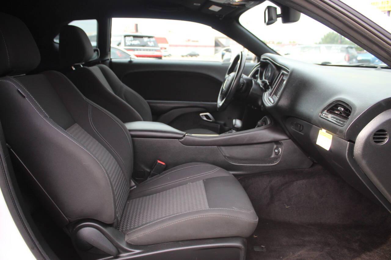 2018 White Dodge Challenger SXT (2C3CDZAGXJH) with an Pentastar 3.6L V6 305hp 268ft. lbs. 3.6L V6 engine, Automatic 8-Speed transmission, located at 4301 NW 39th , Oklahoma City, OK, 73112, (405) 949-5600, 35.512135, -97.598671 - Hablamos espanol. SPEND SMART --- BUY FROM SUPER SPORTS. ALL PRICES, DOWN PAYMENTS, PAYMENTS, AND FINANCE TERMS ARE NEGOTIABLE AT THE TIME OF APPROVAL. WE WILL WORK WITH YOU TO FIT YOUR BUDGET. WE WILL EVEN LOWER AND ADJUST THE NUMBERS TO HELP MAKE THE VEHICLE MORE AFFORDABLE FOR YOU.- Photo#13