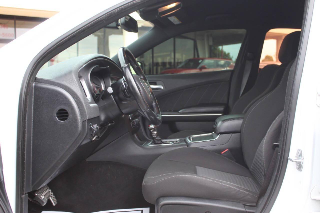 2019 White Dodge Charger R/T 392 (2C3CDXGJ7KH) with an HEMI 6.4L V8 485hp 475ft. lbs. 6.4L V8 engine, Automatic 8-Speed transmission, located at 4301 NW 39th , Oklahoma City, OK, 73112, (405) 949-5600, 35.512135, -97.598671 - Hablamos espanol. SPEND SMART --- BUY FROM SUPER SPORTS. ALL PRICES, DOWN PAYMENTS, PAYMENTS, AND FINANCE TERMS ARE NEGOTIABLE AT THE TIME OF APPROVAL. WE WILL WORK WITH YOU TO FIT YOUR BUDGET. WE WILL EVEN LOWER AND ADJUST THE NUMBERS TO HELP MAKE THE VEHICLE MORE AFFORDABLE FOR YOU.- Photo#9