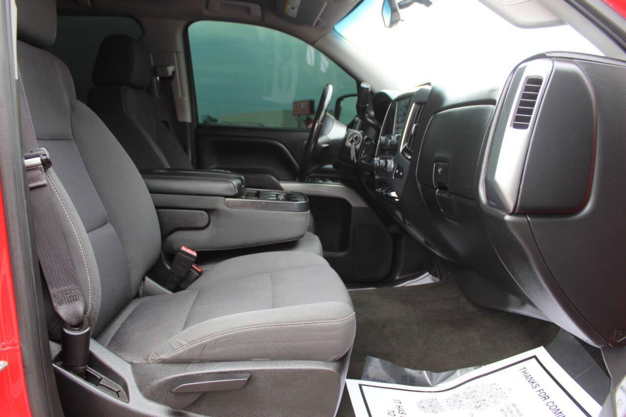 2017 Red Chevrolet Silverado 1500 LT Crew Cab 4WD (3GCUKREC4HG) with an EcoTec3 5.3L V8 355hp 383ft. lbs. 5.3L V8 engine, Automatic 6-Speed transmission, located at 4301 NW 39th , Oklahoma City, OK, 73112, (405) 949-5600, 35.512135, -97.598671 - Hablamos espanol. SPEND SMART --- BUY FROM SUPER SPORTS. ALL PRICES, DOWN PAYMENTS, PAYMENTS, AND FINANCE TERMS ARE NEGOTIABLE AT THE TIME OF APPROVAL. WE WILL WORK WITH YOU TO FIT YOUR BUDGET. WE WILL EVEN LOWER AND ADJUST THE NUMBERS TO HELP MAKE THE VE HICLE MORE AFFORDABLE FOR YOU.- Photo#8