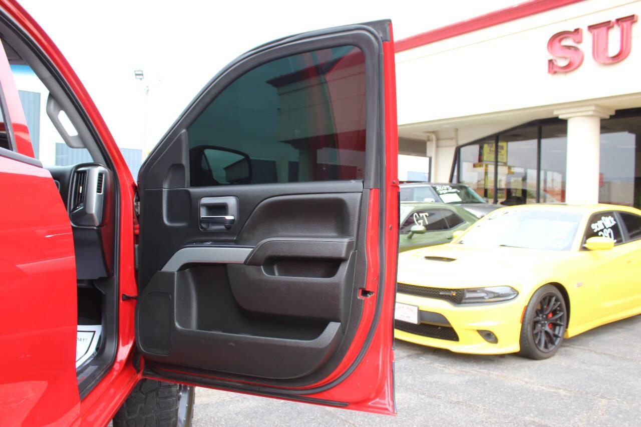 2017 Red Chevrolet Silverado 1500 LT Crew Cab 4WD (3GCUKREC4HG) with an EcoTec3 5.3L V8 355hp 383ft. lbs. 5.3L V8 engine, Automatic 6-Speed transmission, located at 4301 NW 39th , Oklahoma City, OK, 73112, (405) 949-5600, 35.512135, -97.598671 - Hablamos espanol. SPEND SMART --- BUY FROM SUPER SPORTS. ALL PRICES, DOWN PAYMENTS, PAYMENTS, AND FINANCE TERMS ARE NEGOTIABLE AT THE TIME OF APPROVAL. WE WILL WORK WITH YOU TO FIT YOUR BUDGET. WE WILL EVEN LOWER AND ADJUST THE NUMBERS TO HELP MAKE THE VE HICLE MORE AFFORDABLE FOR YOU.- Photo#9