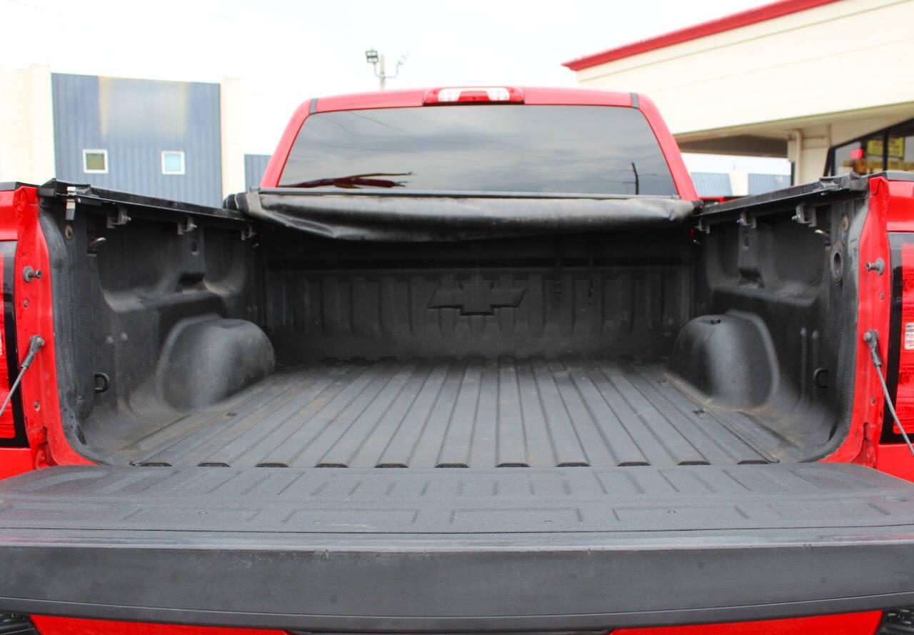 2017 Red Chevrolet Silverado 1500 LT Crew Cab 4WD (3GCUKREC4HG) with an EcoTec3 5.3L V8 355hp 383ft. lbs. 5.3L V8 engine, Automatic 6-Speed transmission, located at 4301 NW 39th , Oklahoma City, OK, 73112, (405) 949-5600, 35.512135, -97.598671 - Hablamos espanol. SPEND SMART --- BUY FROM SUPER SPORTS. ALL PRICES, DOWN PAYMENTS, PAYMENTS, AND FINANCE TERMS ARE NEGOTIABLE AT THE TIME OF APPROVAL. WE WILL WORK WITH YOU TO FIT YOUR BUDGET. WE WILL EVEN LOWER AND ADJUST THE NUMBERS TO HELP MAKE THE VE HICLE MORE AFFORDABLE FOR YOU.- Photo#13