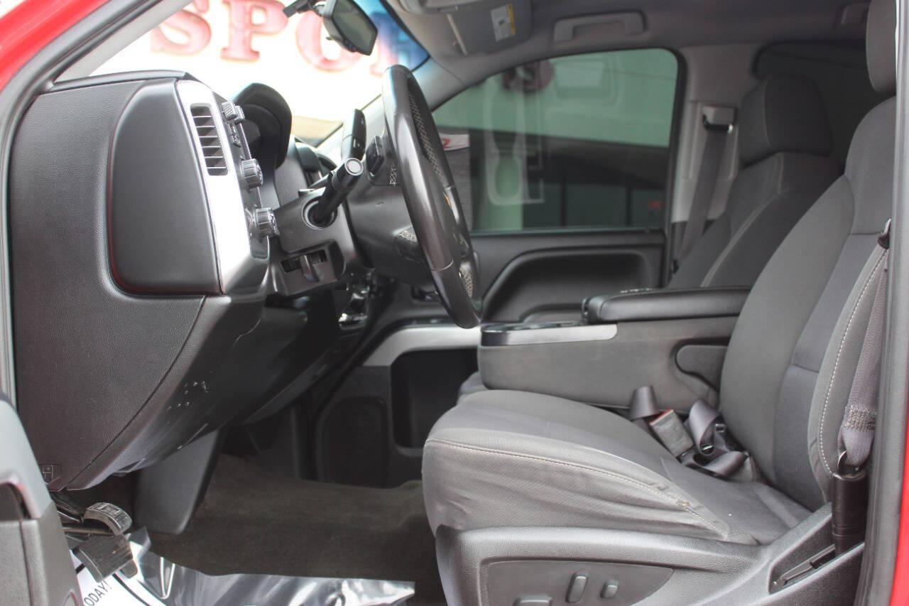 2017 Red Chevrolet Silverado 1500 LT Crew Cab 4WD (3GCUKREC4HG) with an EcoTec3 5.3L V8 355hp 383ft. lbs. 5.3L V8 engine, Automatic 6-Speed transmission, located at 4301 NW 39th , Oklahoma City, OK, 73112, (405) 949-5600, 35.512135, -97.598671 - Hablamos espanol. SPEND SMART --- BUY FROM SUPER SPORTS. ALL PRICES, DOWN PAYMENTS, PAYMENTS, AND FINANCE TERMS ARE NEGOTIABLE AT THE TIME OF APPROVAL. WE WILL WORK WITH YOU TO FIT YOUR BUDGET. WE WILL EVEN LOWER AND ADJUST THE NUMBERS TO HELP MAKE THE VE HICLE MORE AFFORDABLE FOR YOU.- Photo#16