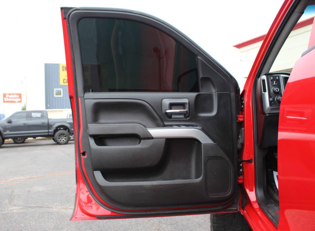 2017 Red Chevrolet Silverado 1500 LT Crew Cab 4WD (3GCUKREC4HG) with an EcoTec3 5.3L V8 355hp 383ft. lbs. 5.3L V8 engine, Automatic 6-Speed transmission, located at 4301 NW 39th , Oklahoma City, OK, 73112, (405) 949-5600, 35.512135, -97.598671 - Hablamos espanol. SPEND SMART --- BUY FROM SUPER SPORTS. ALL PRICES, DOWN PAYMENTS, PAYMENTS, AND FINANCE TERMS ARE NEGOTIABLE AT THE TIME OF APPROVAL. WE WILL WORK WITH YOU TO FIT YOUR BUDGET. WE WILL EVEN LOWER AND ADJUST THE NUMBERS TO HELP MAKE THE VE HICLE MORE AFFORDABLE FOR YOU.- Photo#17
