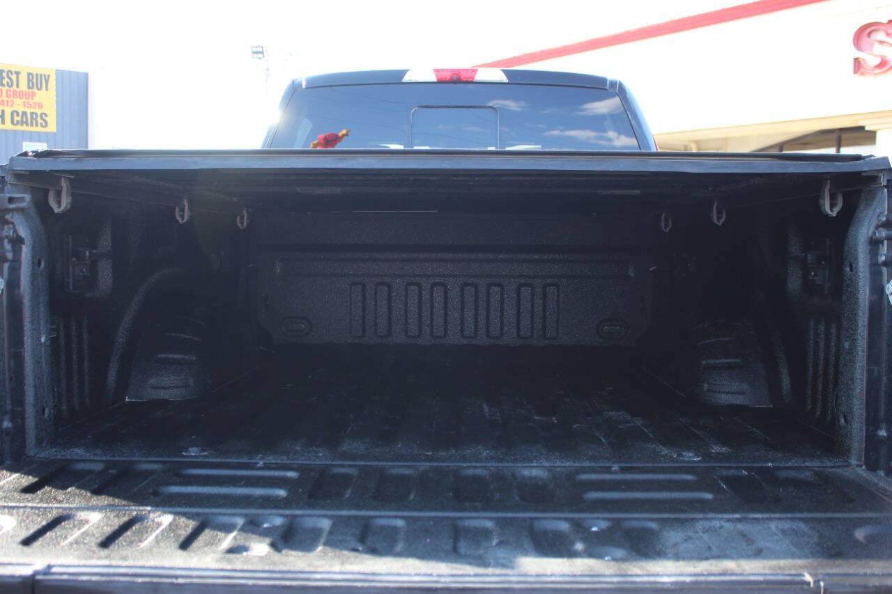 2018 Black Ford F-250 Super Duty King Ranch Crew Cab Long Bed 4WD (1FT7W2BT1JE) with an Power Stroke 6.7L Biodiesel Turbo V8 450hp 935ft. lbs. 6.7L V8 engine, Automatic 6-Speed transmission, located at 4301 NW 39th , Oklahoma City, OK, 73112, (405) 949-5600, 35.512135, -97.598671 - Hablamos espanol. SPEND SMART --- BUY FROM SUPER SPORTS. ALL PRICES, DOWN PAYMENTS, PAYMENTS, AND FINANCE TERMS ARE NEGOTIABLE AT THE TIME OF APPROVAL. WE WILL WORK WITH YOU TO FIT YOUR BUDGET. WE WILL EVEN LOWER AND ADJUST THE NUMBERS TO HELP MAKE THE VE HICLE MORE AFFORDABLE FOR YOU.- Photo#12