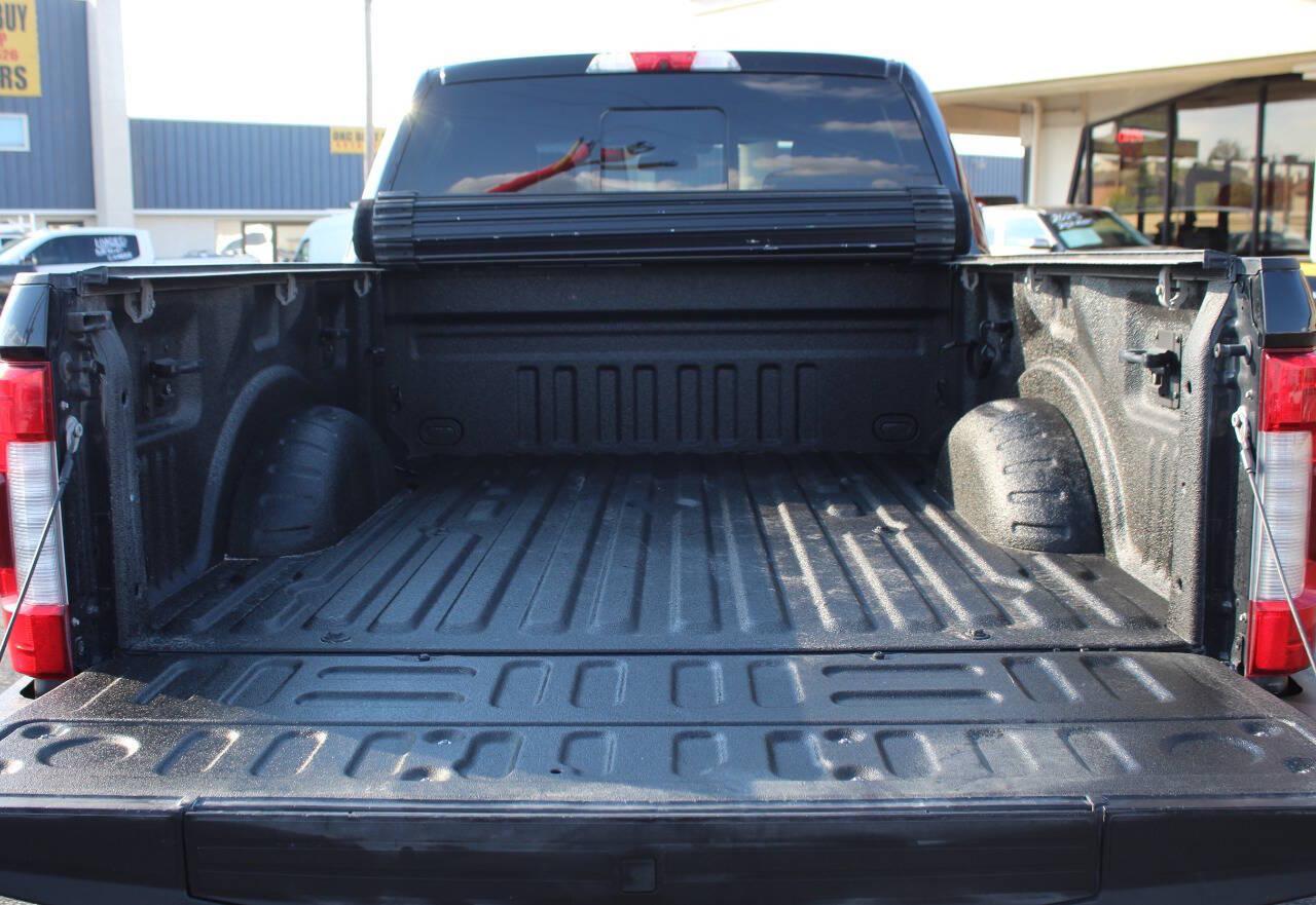 2018 Black Ford F-250 Super Duty King Ranch Crew Cab Long Bed 4WD (1FT7W2BT1JE) with an Power Stroke 6.7L Biodiesel Turbo V8 450hp 935ft. lbs. 6.7L V8 engine, Automatic 6-Speed transmission, located at 4301 NW 39th , Oklahoma City, OK, 73112, (405) 949-5600, 35.512135, -97.598671 - Hablamos espanol. SPEND SMART --- BUY FROM SUPER SPORTS. ALL PRICES, DOWN PAYMENTS, PAYMENTS, AND FINANCE TERMS ARE NEGOTIABLE AT THE TIME OF APPROVAL. WE WILL WORK WITH YOU TO FIT YOUR BUDGET. WE WILL EVEN LOWER AND ADJUST THE NUMBERS TO HELP MAKE THE VE HICLE MORE AFFORDABLE FOR YOU.- Photo#13