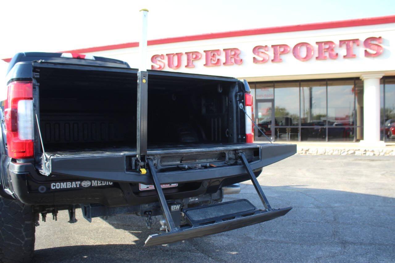 2018 Black Ford F-250 Super Duty King Ranch Crew Cab Long Bed 4WD (1FT7W2BT1JE) with an Power Stroke 6.7L Biodiesel Turbo V8 450hp 935ft. lbs. 6.7L V8 engine, Automatic 6-Speed transmission, located at 4301 NW 39th , Oklahoma City, OK, 73112, (405) 949-5600, 35.512135, -97.598671 - Hablamos espanol. SPEND SMART --- BUY FROM SUPER SPORTS. ALL PRICES, DOWN PAYMENTS, PAYMENTS, AND FINANCE TERMS ARE NEGOTIABLE AT THE TIME OF APPROVAL. WE WILL WORK WITH YOU TO FIT YOUR BUDGET. WE WILL EVEN LOWER AND ADJUST THE NUMBERS TO HELP MAKE THE VE HICLE MORE AFFORDABLE FOR YOU.- Photo#14