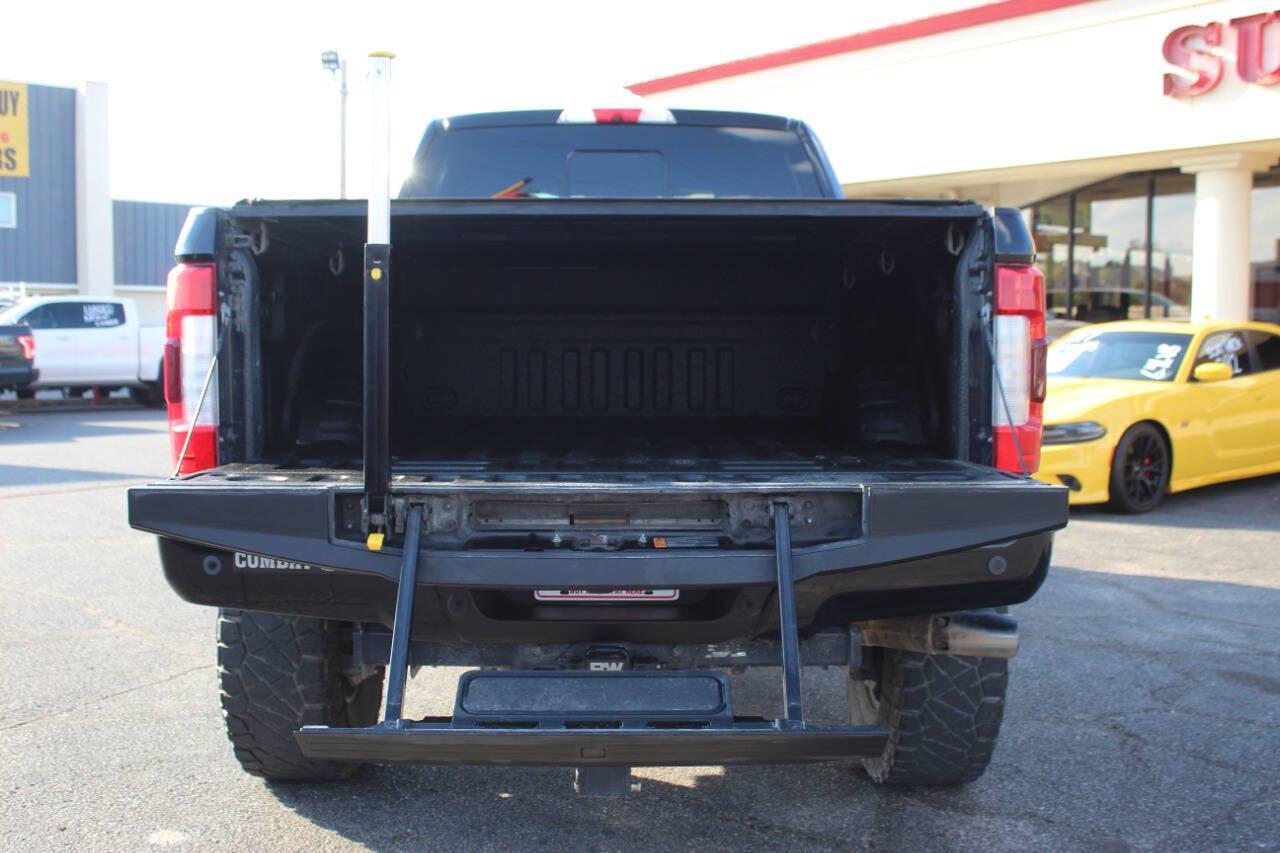 2018 Black Ford F-250 Super Duty King Ranch Crew Cab Long Bed 4WD (1FT7W2BT1JE) with an Power Stroke 6.7L Biodiesel Turbo V8 450hp 935ft. lbs. 6.7L V8 engine, Automatic 6-Speed transmission, located at 4301 NW 39th , Oklahoma City, OK, 73112, (405) 949-5600, 35.512135, -97.598671 - Hablamos espanol. SPEND SMART --- BUY FROM SUPER SPORTS. ALL PRICES, DOWN PAYMENTS, PAYMENTS, AND FINANCE TERMS ARE NEGOTIABLE AT THE TIME OF APPROVAL. WE WILL WORK WITH YOU TO FIT YOUR BUDGET. WE WILL EVEN LOWER AND ADJUST THE NUMBERS TO HELP MAKE THE VE HICLE MORE AFFORDABLE FOR YOU.- Photo#15