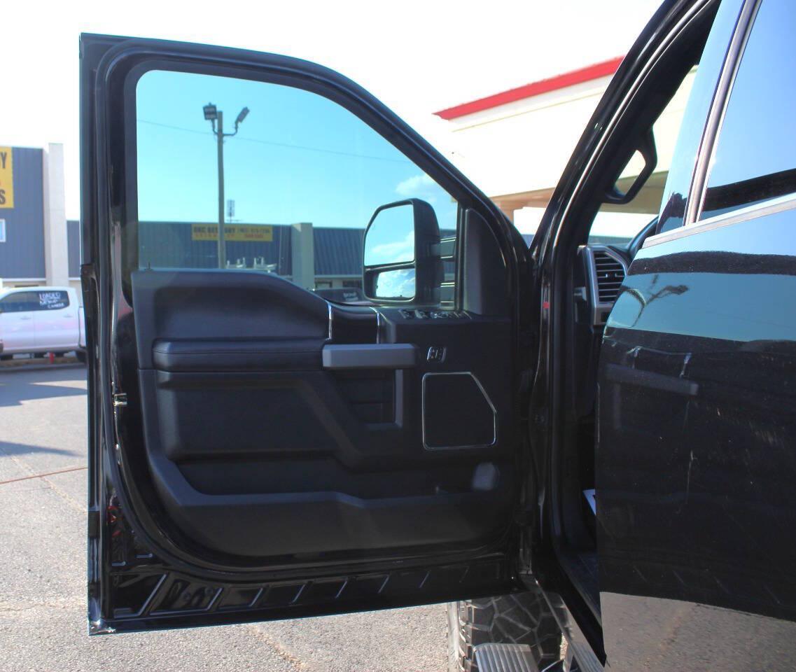 2018 Black Ford F-250 Super Duty King Ranch Crew Cab Long Bed 4WD (1FT7W2BT1JE) with an Power Stroke 6.7L Biodiesel Turbo V8 450hp 935ft. lbs. 6.7L V8 engine, Automatic 6-Speed transmission, located at 4301 NW 39th , Oklahoma City, OK, 73112, (405) 949-5600, 35.512135, -97.598671 - Hablamos espanol. SPEND SMART --- BUY FROM SUPER SPORTS. ALL PRICES, DOWN PAYMENTS, PAYMENTS, AND FINANCE TERMS ARE NEGOTIABLE AT THE TIME OF APPROVAL. WE WILL WORK WITH YOU TO FIT YOUR BUDGET. WE WILL EVEN LOWER AND ADJUST THE NUMBERS TO HELP MAKE THE VE HICLE MORE AFFORDABLE FOR YOU.- Photo#19