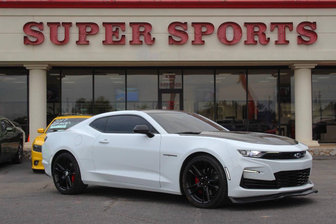 2023 White Chevrolet Camaro 2SS Coupe (1G1FH1R70P0) with an 6.2L V8 455hp 455ft. lbs. 6.2L V8 engine, Automatic 10-Speed transmission, located at 4301 NW 39th , Oklahoma City, OK, 73112, (405) 949-5600, 35.512135, -97.598671 - Hablamos espanol. SPEND SMART --- BUY FROM SUPER SPORTS. ALL PRICES, DOWN PAYMENTS, PAYMENTS, AND FINANCE TERMS ARE NEGOTIABLE AT THE TIME OF APPROVAL. WE WILL WORK WITH YOU TO FIT YOUR BUDGET. WE WILL EVEN LOWER AND ADJUST THE NUMBERS TO HELP MAKE THE VE HICLE MORE AFFORDABLE FOR YOU.- Photo#0