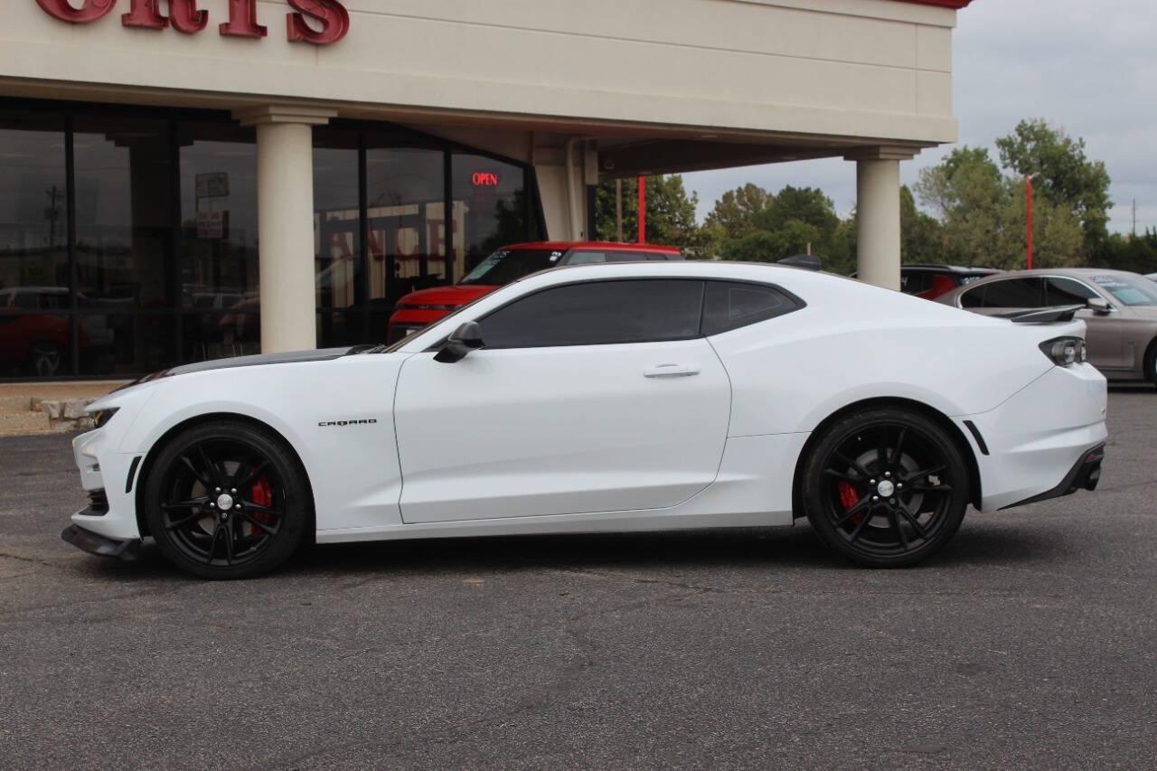 2023 White Chevrolet Camaro 2SS Coupe (1G1FH1R70P0) with an 6.2L V8 455hp 455ft. lbs. 6.2L V8 engine, Automatic 10-Speed transmission, located at 4301 NW 39th , Oklahoma City, OK, 73112, (405) 949-5600, 35.512135, -97.598671 - Hablamos espanol. SPEND SMART --- BUY FROM SUPER SPORTS. ALL PRICES, DOWN PAYMENTS, PAYMENTS, AND FINANCE TERMS ARE NEGOTIABLE AT THE TIME OF APPROVAL. WE WILL WORK WITH YOU TO FIT YOUR BUDGET. WE WILL EVEN LOWER AND ADJUST THE NUMBERS TO HELP MAKE THE VE HICLE MORE AFFORDABLE FOR YOU.- Photo#5