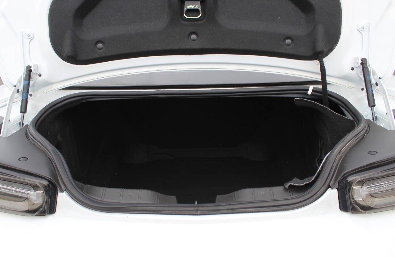 2023 White Chevrolet Camaro 2SS Coupe (1G1FH1R70P0) with an 6.2L V8 455hp 455ft. lbs. 6.2L V8 engine, Automatic 10-Speed transmission, located at 4301 NW 39th , Oklahoma City, OK, 73112, (405) 949-5600, 35.512135, -97.598671 - Hablamos espanol. SPEND SMART --- BUY FROM SUPER SPORTS. ALL PRICES, DOWN PAYMENTS, PAYMENTS, AND FINANCE TERMS ARE NEGOTIABLE AT THE TIME OF APPROVAL. WE WILL WORK WITH YOU TO FIT YOUR BUDGET. WE WILL EVEN LOWER AND ADJUST THE NUMBERS TO HELP MAKE THE VE HICLE MORE AFFORDABLE FOR YOU.- Photo#10