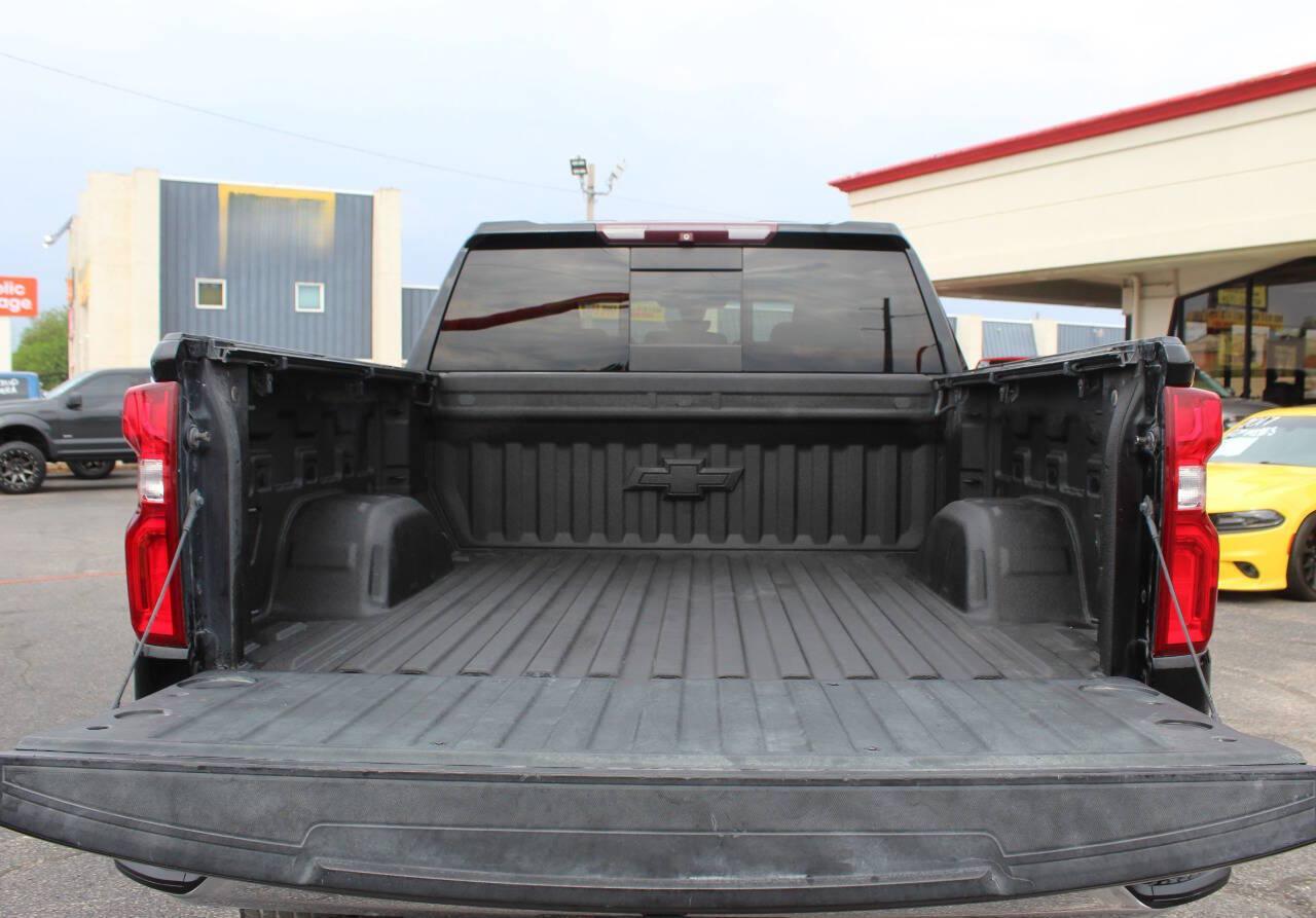 2019 Black Chevrolet Silverado 1500 LTZ Crew Cab Long Box 4WD (3GCUYGED2KG) with an EcoTec3 5.3L V8 355hp 383ft. lbs. 5.3L V8 engine, Automatic 8-Speed transmission, located at 4301 NW 39th , Oklahoma City, OK, 73112, (405) 949-5600, 35.512135, -97.598671 - Hablamos espanol. SPEND SMART --- BUY FROM SUPER SPORTS. ALL PRICES, DOWN PAYMENTS, PAYMENTS, AND FINANCE TERMS ARE NEGOTIABLE AT THE TIME OF APPROVAL. WE WILL WORK WITH YOU TO FIT YOUR BUDGET. WE WILL EVEN LOWER AND ADJUST THE NUMBERS TO HELP MAKE THE VE HICLE MORE AFFORDABLE FOR YOU.- Photo#12