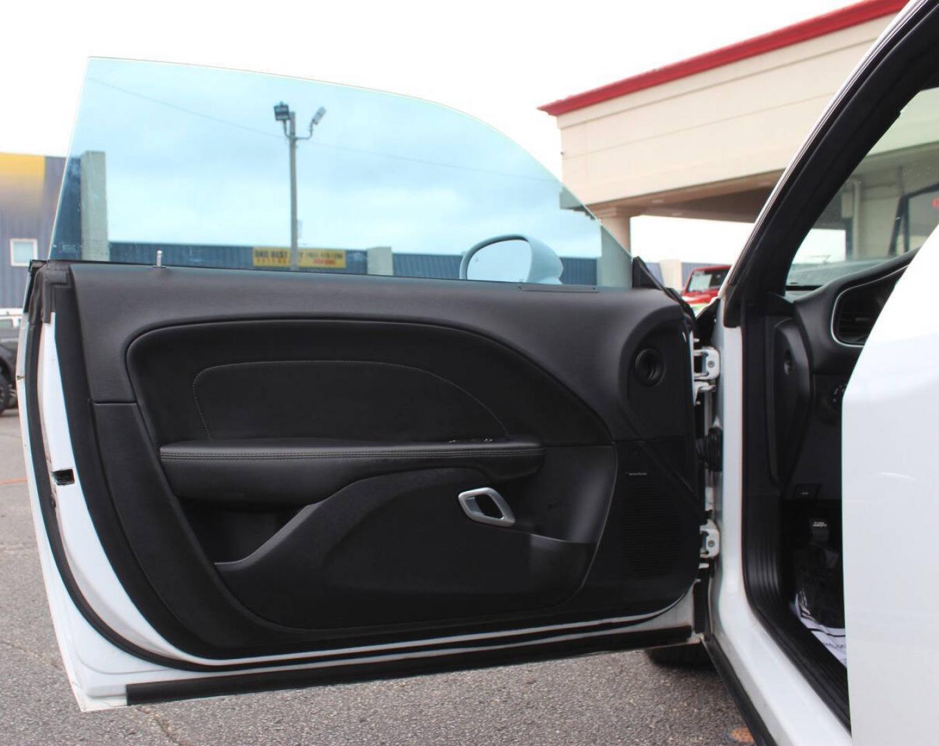 2018 White Dodge Challenger SXT (2C3CDZAG6JH) with an Pentastar 3.6L V6 305hp 268ft. lbs. 3.6L V6 engine, Automatic 8-Speed transmission, located at 4301 NW 39th , Oklahoma City, OK, 73112, (405) 949-5600, 35.512135, -97.598671 - Hablamos espanol. SPEND SMART --- BUY FROM SUPER SPORTS. ALL PRICES, DOWN PAYMENTS, PAYMENTS, AND FINANCE TERMS ARE NEGOTIABLE AT THE TIME OF APPROVAL. WE WILL WORK WITH YOU TO FIT YOUR BUDGET. WE WILL EVEN LOWER AND ADJUST THE NUMBERS TO HELP MAKE THE VE HICLE MORE AFFORDABLE FOR YOU.- Photo#11