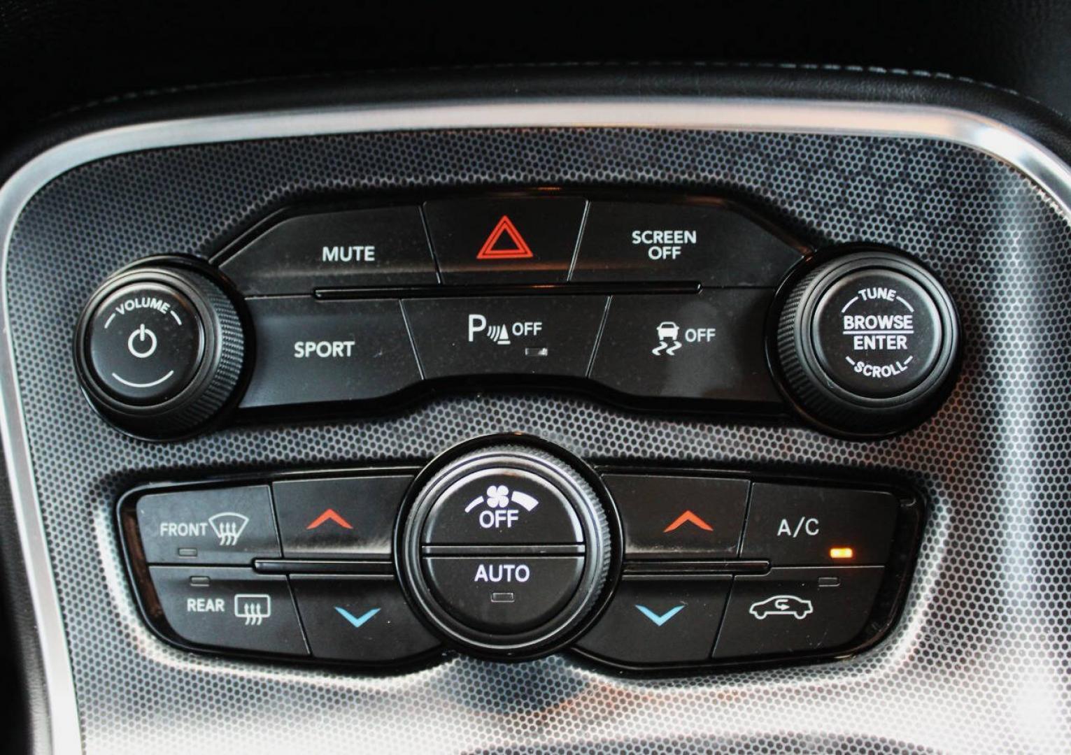 2018 White Dodge Challenger SXT (2C3CDZAG6JH) with an Pentastar 3.6L V6 305hp 268ft. lbs. 3.6L V6 engine, Automatic 8-Speed transmission, located at 4301 NW 39th , Oklahoma City, OK, 73112, (405) 949-5600, 35.512135, -97.598671 - Hablamos espanol. SPEND SMART --- BUY FROM SUPER SPORTS. ALL PRICES, DOWN PAYMENTS, PAYMENTS, AND FINANCE TERMS ARE NEGOTIABLE AT THE TIME OF APPROVAL. WE WILL WORK WITH YOU TO FIT YOUR BUDGET. WE WILL EVEN LOWER AND ADJUST THE NUMBERS TO HELP MAKE THE VE HICLE MORE AFFORDABLE FOR YOU.- Photo#18
