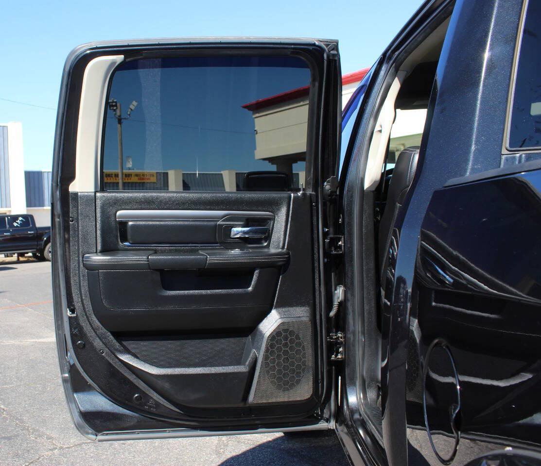 2015 Black RAM 1500 Sport Crew Cab SWB 4WD (1C6RR7MT9FS) with an HEMI 5.7L V8 395hp 410ft. lbs. 5.7L V8 engine, Automatic 8-Speed transmission, located at 4301 NW 39th , Oklahoma City, OK, 73112, (405) 949-5600, 35.512135, -97.598671 - Hablamos espanol. SPEND SMART --- BUY FROM SUPER SPORTS. ALL PRICES, DOWN PAYMENTS, PAYMENTS, AND FINANCE TERMS ARE NEGOTIABLE AT THE TIME OF APPROVAL. WE WILL WORK WITH YOU TO FIT YOUR BUDGET. WE WILL EVEN LOWER AND ADJUST THE NUMBERS TO HELP MAKE THE VE HICLE MORE AFFORDABLE FOR YOU.- Photo#12