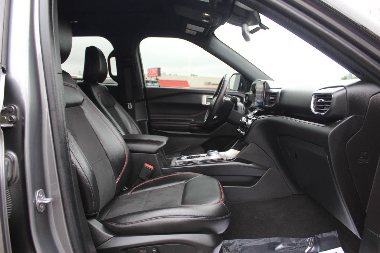 2023 Gray Ford Explorer ST-Line AWD (1FMSK8KH0PG) with an EcoBoost 2.3L Turbo I4 300hp 310ft. lbs. 2.3L I4 engine, Automatic 10-Speed transmission, located at 4301 NW 39th , Oklahoma City, OK, 73112, (405) 949-5600, 35.512135, -97.598671 - Hablamos espanol. SPEND SMART --- BUY FROM SUPER SPORTS. ALL PRICES, DOWN PAYMENTS, PAYMENTS, AND FINANCE TERMS ARE NEGOTIABLE AT THE TIME OF APPROVAL. WE WILL WORK WITH YOU TO FIT YOUR BUDGET. WE WILL EVEN LOWER AND ADJUST THE NUMBERS TO HELP MAKE THE VE HICLE MORE AFFORDABLE FOR YOU.- Photo#8