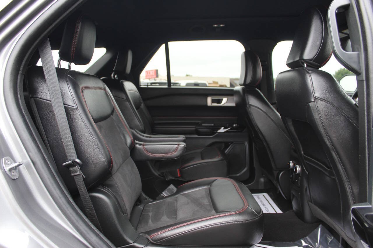 2023 Gray Ford Explorer ST-Line AWD (1FMSK8KH0PG) with an EcoBoost 2.3L Turbo I4 300hp 310ft. lbs. 2.3L I4 engine, Automatic 10-Speed transmission, located at 4301 NW 39th , Oklahoma City, OK, 73112, (405) 949-5600, 35.512135, -97.598671 - Hablamos espanol. SPEND SMART --- BUY FROM SUPER SPORTS. ALL PRICES, DOWN PAYMENTS, PAYMENTS, AND FINANCE TERMS ARE NEGOTIABLE AT THE TIME OF APPROVAL. WE WILL WORK WITH YOU TO FIT YOUR BUDGET. WE WILL EVEN LOWER AND ADJUST THE NUMBERS TO HELP MAKE THE VE HICLE MORE AFFORDABLE FOR YOU.- Photo#10
