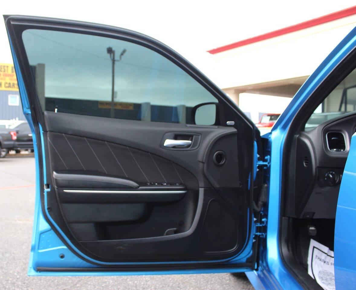 2023 Blue Dodge Charger R/T (2C3CDXCT4PH) with an HEMI 5.7L V8 370hp 395ft. lbs. 5.7L V8 engine, Automatic 8-Speed transmission, located at 4301 NW 39th , Oklahoma City, OK, 73112, (405) 949-5600, 35.512135, -97.598671 - Hablamos espanol. SPEND SMART --- BUY FROM SUPER SPORTS. ALL PRICES, DOWN PAYMENTS, PAYMENTS, AND FINANCE TERMS ARE NEGOTIABLE AT THE TIME OF APPROVAL. WE WILL WORK WITH YOU TO FIT YOUR BUDGET. WE WILL EVEN LOWER AND ADJUST THE NUMBERS TO HELP MAKE THE VEHICLE MORE AFFORDABLE FOR YOU.- Photo#15