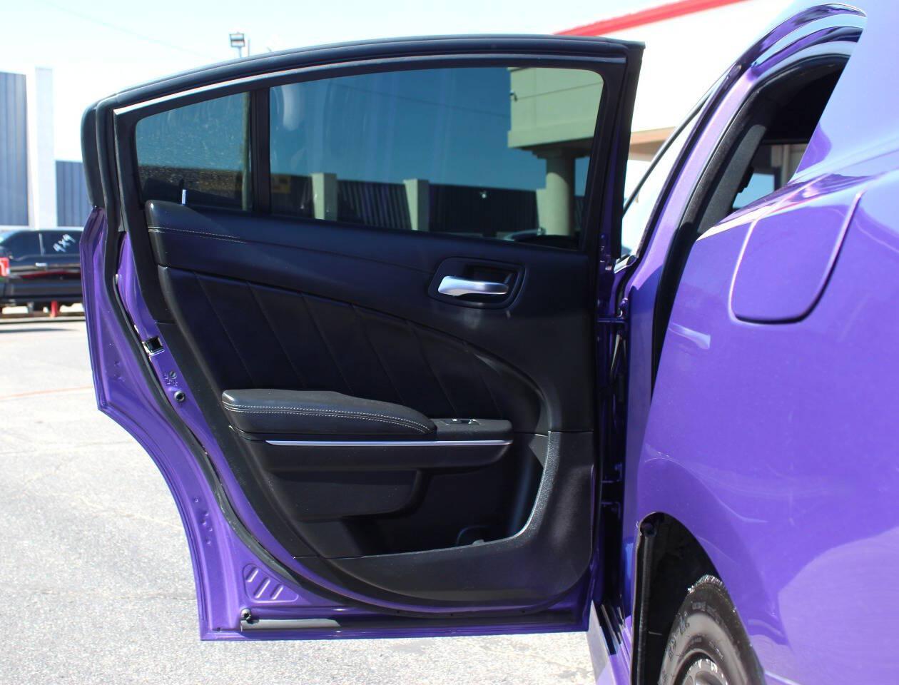 2019 Purple Dodge Charger R/T 392 (2C3CDXGJ2KH) with an HEMI 6.4L V8 485hp 475ft. lbs. 6.4L V8 engine, Automatic 8-Speed transmission, located at 4301 NW 39th , Oklahoma City, OK, 73112, (405) 949-5600, 35.512135, -97.598671 - SPEND SMART --- BUY FROM SUPER SPORTS. ALL PRICES, DOWN PAYMENTS, PAYMENTS, AND FINANCE TERMS ARE NEGOTIABLE AT THE TIME OF APPROVAL. WE WILL WORK WITH YOU TO FIT YOUR BUDGET. WE WILL EVEN LOWER AND ADJUST THE NUMBERS TO HELP MAKE THE VEHICLE MORE AFFORDABLE FOR YOU. Our financing progra- Photo#15