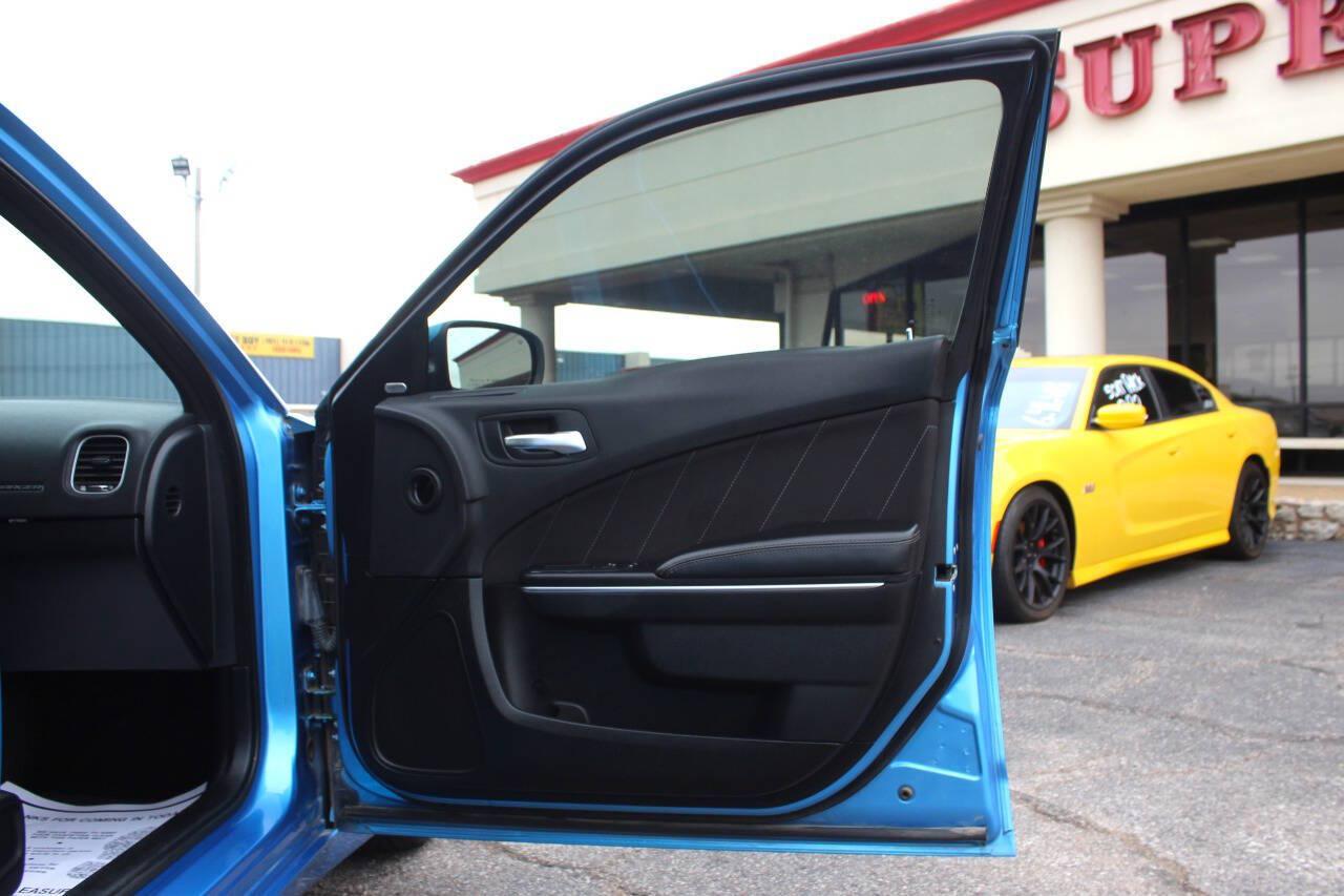 2016 Blue Dodge Charger R/T (2C3CDXCT7GH) with an HEMI 5.7L V8 370hp 395ft. lbs. 5.7L V8 engine, Automatic 8-Speed transmission, located at 4301 NW 39th , Oklahoma City, OK, 73112, (405) 949-5600, 35.512135, -97.598671 - SPEND SMART --- BUY FROM SUPER SPORTS. ALL PRICES, DOWN PAYMENTS, PAYMENTS, AND FINANCE TERMS ARE NEGOTIABLE AT THE TIME OF APPROVAL. WE WILL WORK WITH YOU TO FIT YOUR BUDGET. WE WILL EVEN LOWER AND ADJUST THE NUMBERS TO HELP MAKE THE VEHICLE MORE AFFORDABLE FOR YOU. Our financing progra- Photo#8