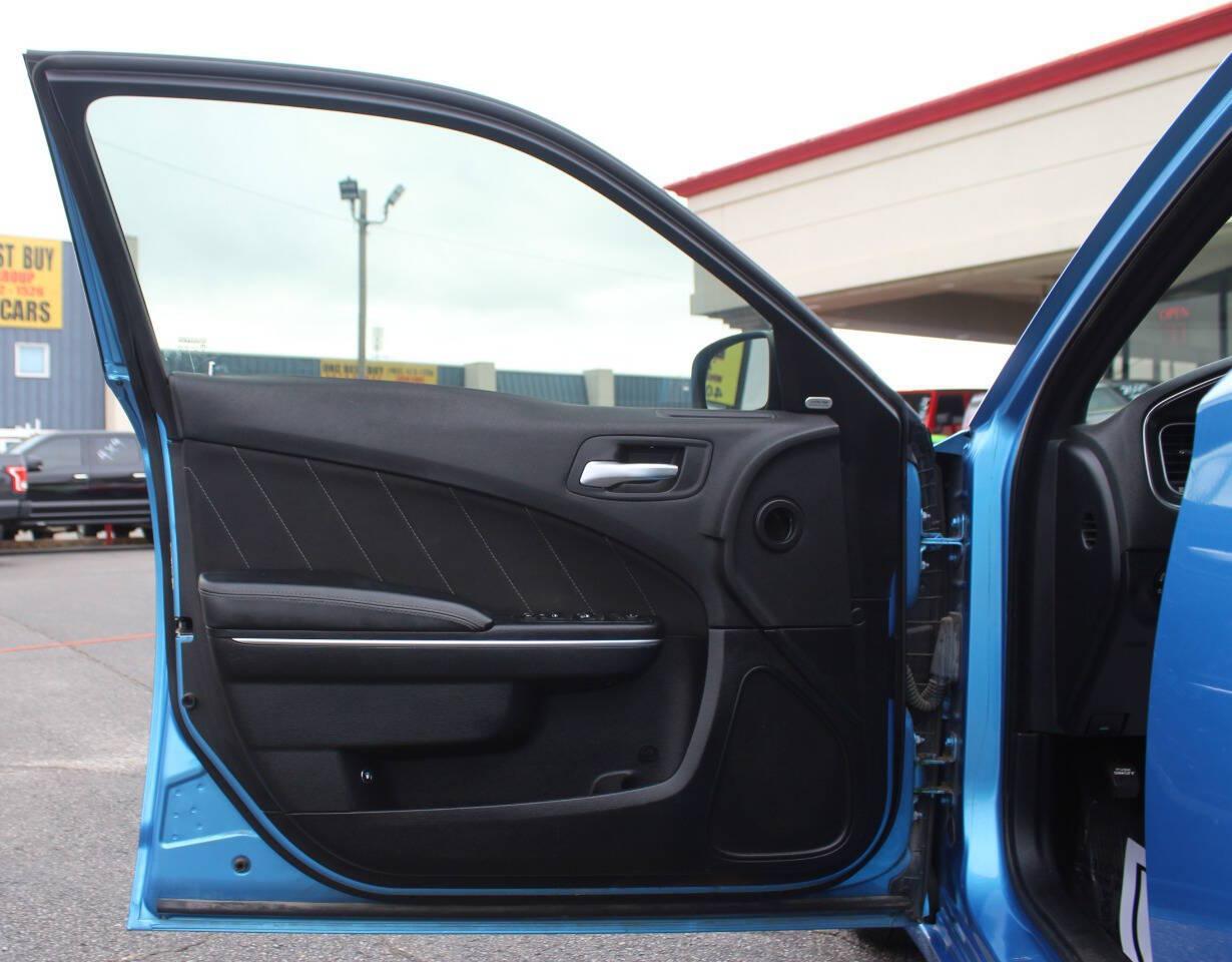2016 Blue Dodge Charger R/T (2C3CDXCT7GH) with an HEMI 5.7L V8 370hp 395ft. lbs. 5.7L V8 engine, Automatic 8-Speed transmission, located at 4301 NW 39th , Oklahoma City, OK, 73112, (405) 949-5600, 35.512135, -97.598671 - SPEND SMART --- BUY FROM SUPER SPORTS. ALL PRICES, DOWN PAYMENTS, PAYMENTS, AND FINANCE TERMS ARE NEGOTIABLE AT THE TIME OF APPROVAL. WE WILL WORK WITH YOU TO FIT YOUR BUDGET. WE WILL EVEN LOWER AND ADJUST THE NUMBERS TO HELP MAKE THE VEHICLE MORE AFFORDABLE FOR YOU. Our financing progra- Photo#15