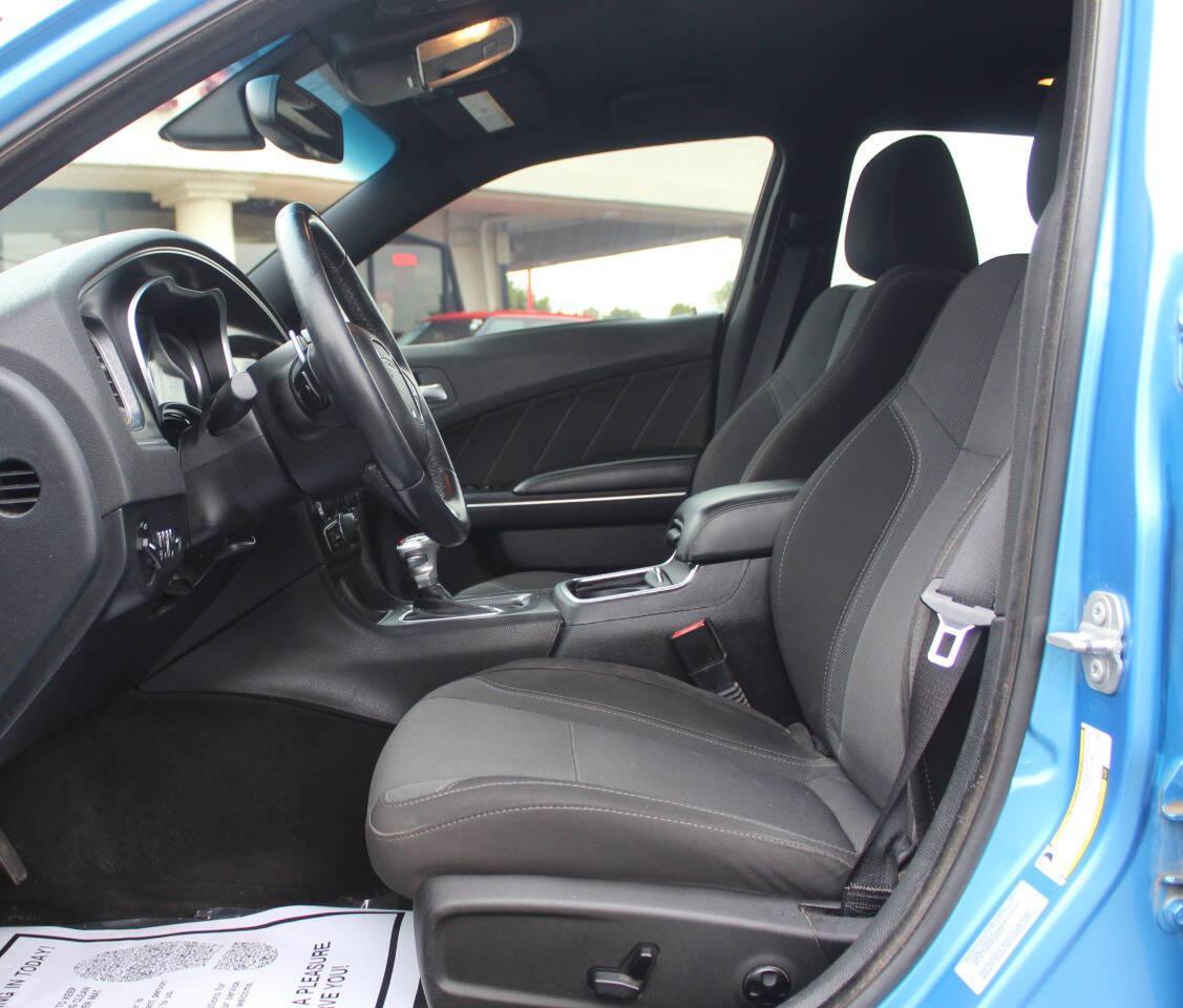 2016 Blue Dodge Charger R/T (2C3CDXCT7GH) with an HEMI 5.7L V8 370hp 395ft. lbs. 5.7L V8 engine, Automatic 8-Speed transmission, located at 4301 NW 39th , Oklahoma City, OK, 73112, (405) 949-5600, 35.512135, -97.598671 - SPEND SMART --- BUY FROM SUPER SPORTS. ALL PRICES, DOWN PAYMENTS, PAYMENTS, AND FINANCE TERMS ARE NEGOTIABLE AT THE TIME OF APPROVAL. WE WILL WORK WITH YOU TO FIT YOUR BUDGET. WE WILL EVEN LOWER AND ADJUST THE NUMBERS TO HELP MAKE THE VEHICLE MORE AFFORDABLE FOR YOU. Our financing progra- Photo#16