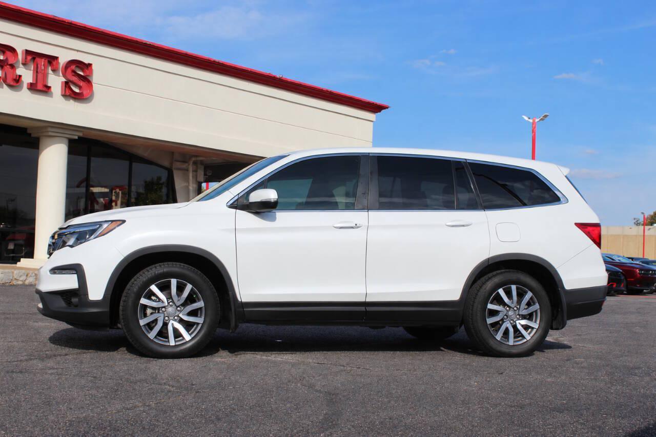 2021 White Honda Pilot EXL 2WD (5FNYF5H55MB) with an 3.5L V6 280hp 262ft. lbs. 3.5L V6 engine, Automatic 9-Speed transmission, located at 4301 NW 39th , Oklahoma City, OK, 73112, (405) 949-5600, 35.512135, -97.598671 - Hablamos espanol. SPEND SMART --- BUY FROM SUPER SPORTS. ALL PRICES, DOWN PAYMENTS, PAYMENTS, AND FINANCE TERMS ARE NEGOTIABLE AT THE TIME OF APPROVAL. WE WILL WORK WITH YOU TO FIT YOUR BUDGET. WE WILL EVEN LOWER AND ADJUST THE NUMBERS TO HELP MAKE THE VEHICLE MORE AFFORDABLE FOR YOU.- Photo#5