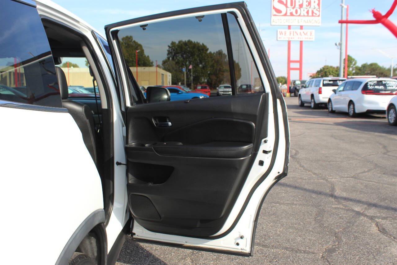 2021 White Honda Pilot EXL 2WD (5FNYF5H55MB) with an 3.5L V6 280hp 262ft. lbs. 3.5L V6 engine, Automatic 9-Speed transmission, located at 4301 NW 39th , Oklahoma City, OK, 73112, (405) 949-5600, 35.512135, -97.598671 - Hablamos espanol. SPEND SMART --- BUY FROM SUPER SPORTS. ALL PRICES, DOWN PAYMENTS, PAYMENTS, AND FINANCE TERMS ARE NEGOTIABLE AT THE TIME OF APPROVAL. WE WILL WORK WITH YOU TO FIT YOUR BUDGET. WE WILL EVEN LOWER AND ADJUST THE NUMBERS TO HELP MAKE THE VEHICLE MORE AFFORDABLE FOR YOU.- Photo#11