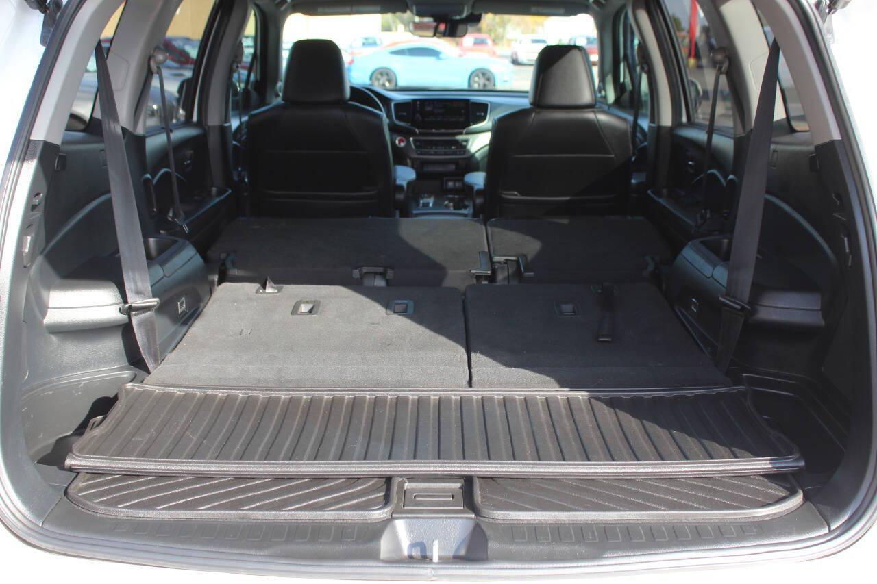 2021 White Honda Pilot EXL 2WD (5FNYF5H55MB) with an 3.5L V6 280hp 262ft. lbs. 3.5L V6 engine, Automatic 9-Speed transmission, located at 4301 NW 39th , Oklahoma City, OK, 73112, (405) 949-5600, 35.512135, -97.598671 - Hablamos espanol. SPEND SMART --- BUY FROM SUPER SPORTS. ALL PRICES, DOWN PAYMENTS, PAYMENTS, AND FINANCE TERMS ARE NEGOTIABLE AT THE TIME OF APPROVAL. WE WILL WORK WITH YOU TO FIT YOUR BUDGET. WE WILL EVEN LOWER AND ADJUST THE NUMBERS TO HELP MAKE THE VEHICLE MORE AFFORDABLE FOR YOU.- Photo#14